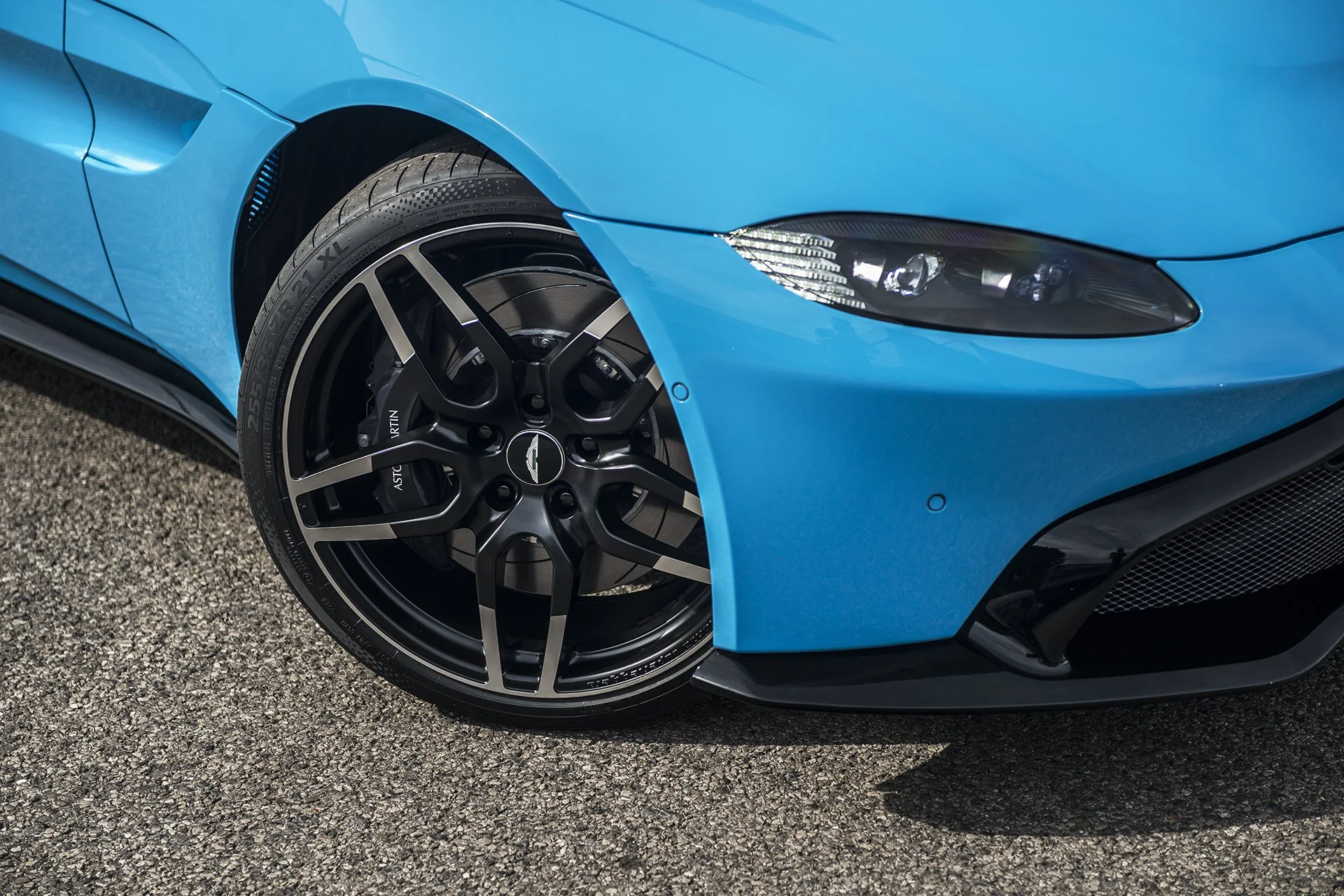 Aston Martin Vantage (2018 Onwards) Superleggera Light Alloy Wheels - Image 3