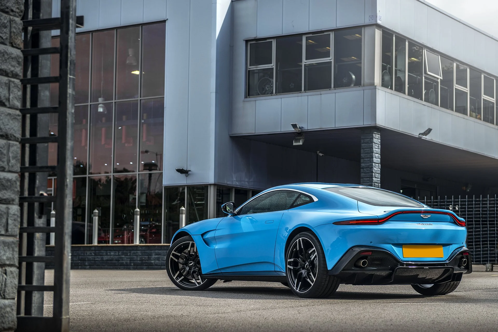 Aston Martin Vantage (2018 Onwards) Superleggera Light Alloy Wheels - Image 4