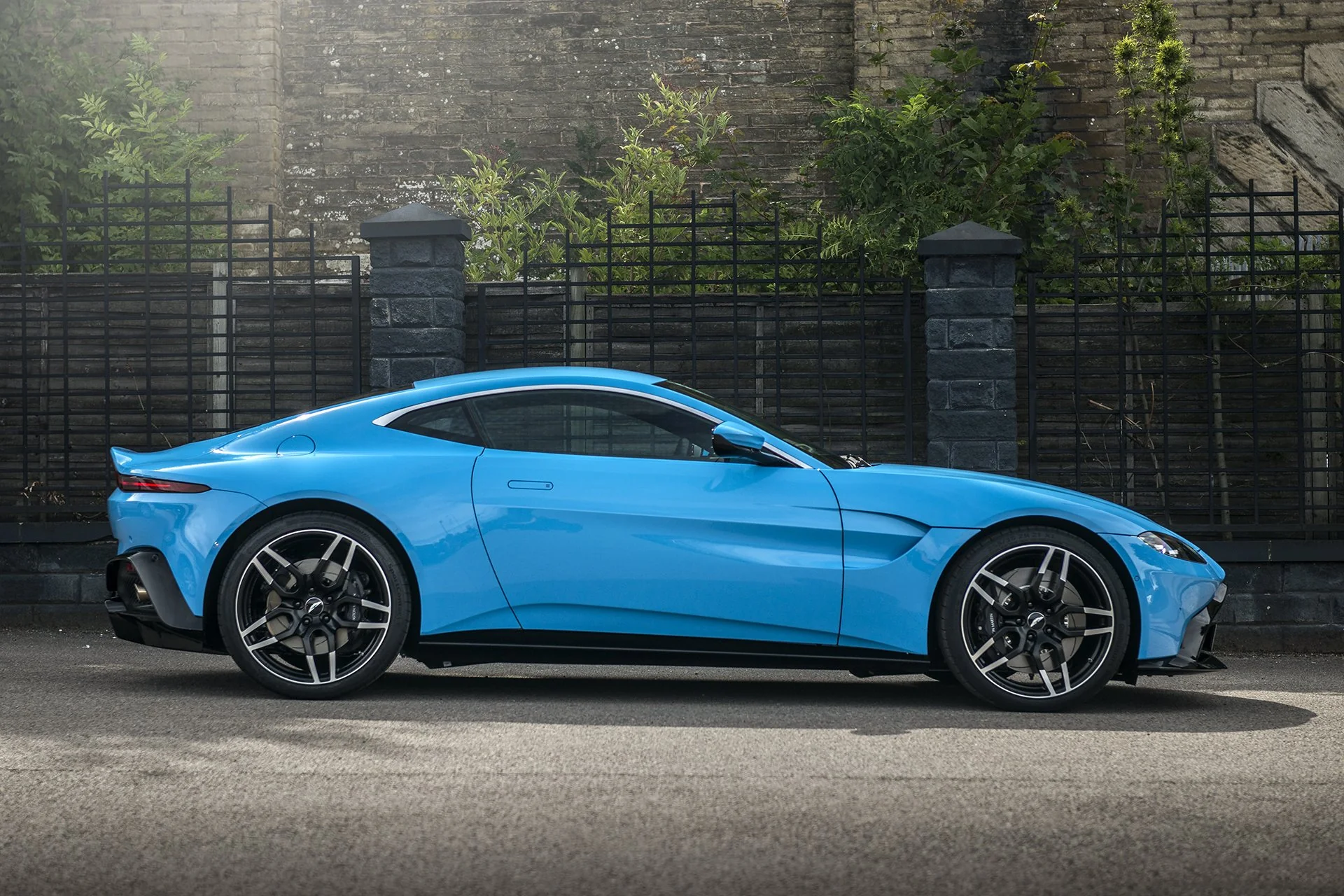 Aston Martin Vantage (2018 Onwards) Superleggera Light Alloy Wheels - Image 9