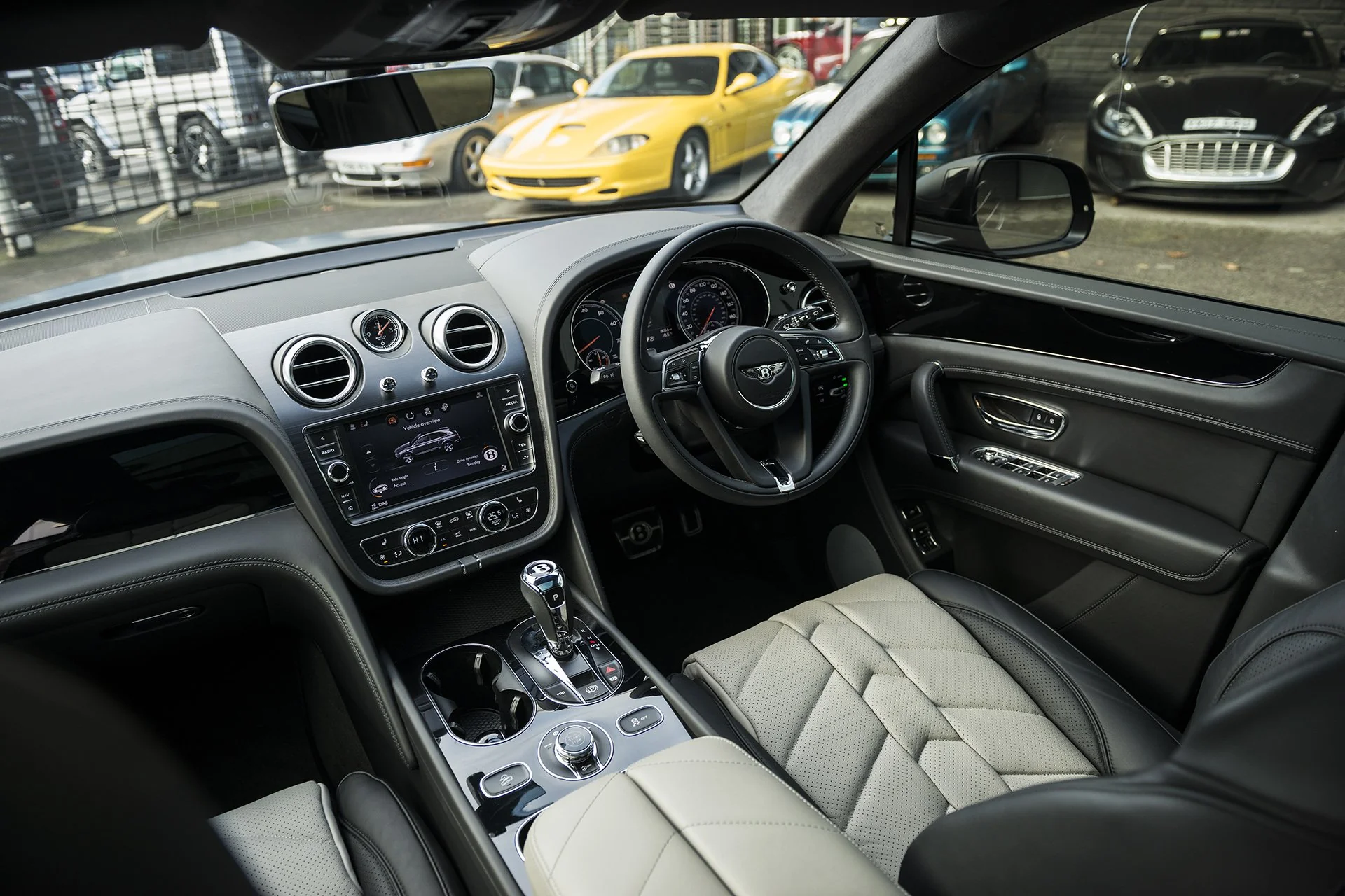 Luxury Comfort: Bentley Bentayga 5-Seater Black & Blue Leather Interior - Image 21