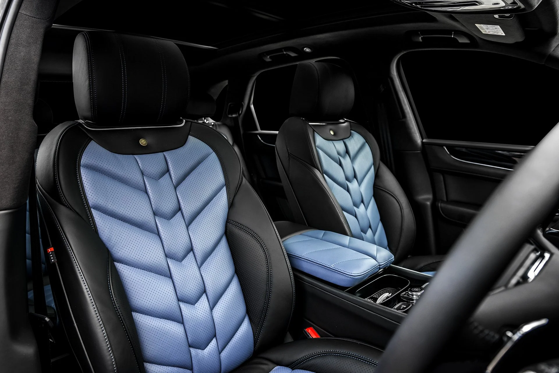 Luxury Comfort: Bentley Bentayga 5-Seater Black & Blue Leather Interior - Image 7