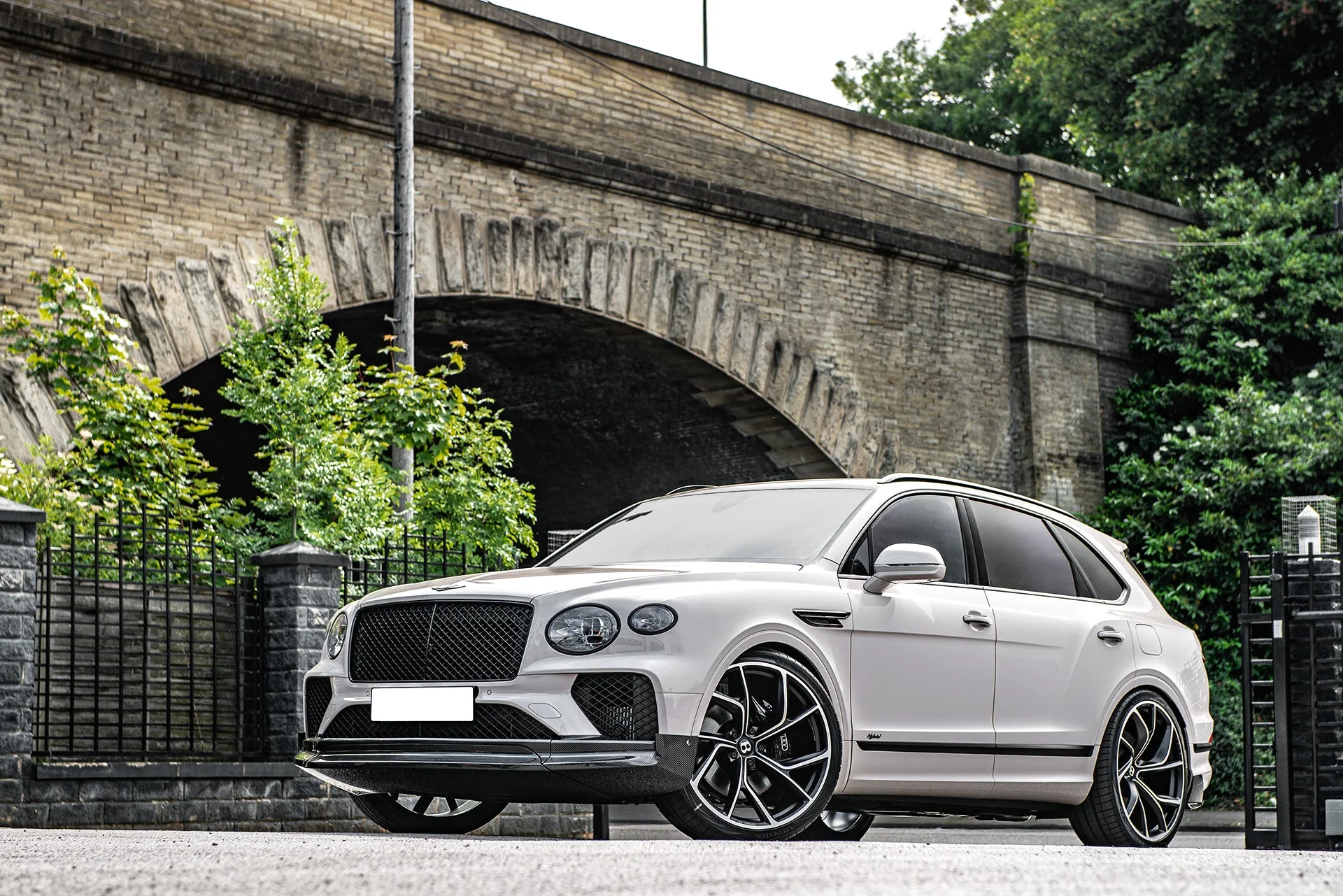 Bentley Bentayga Exposed Carbon Body Kit For Sleek Performance - Image 18