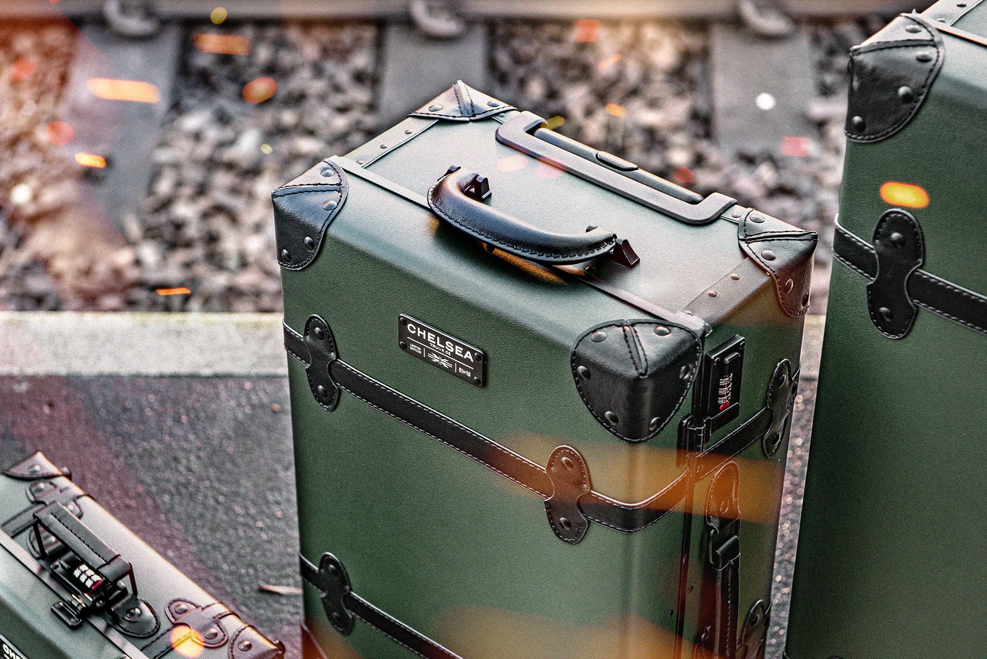 Chelsea Truck Company Vintage Inspired Travel Luggage Set - Image 15