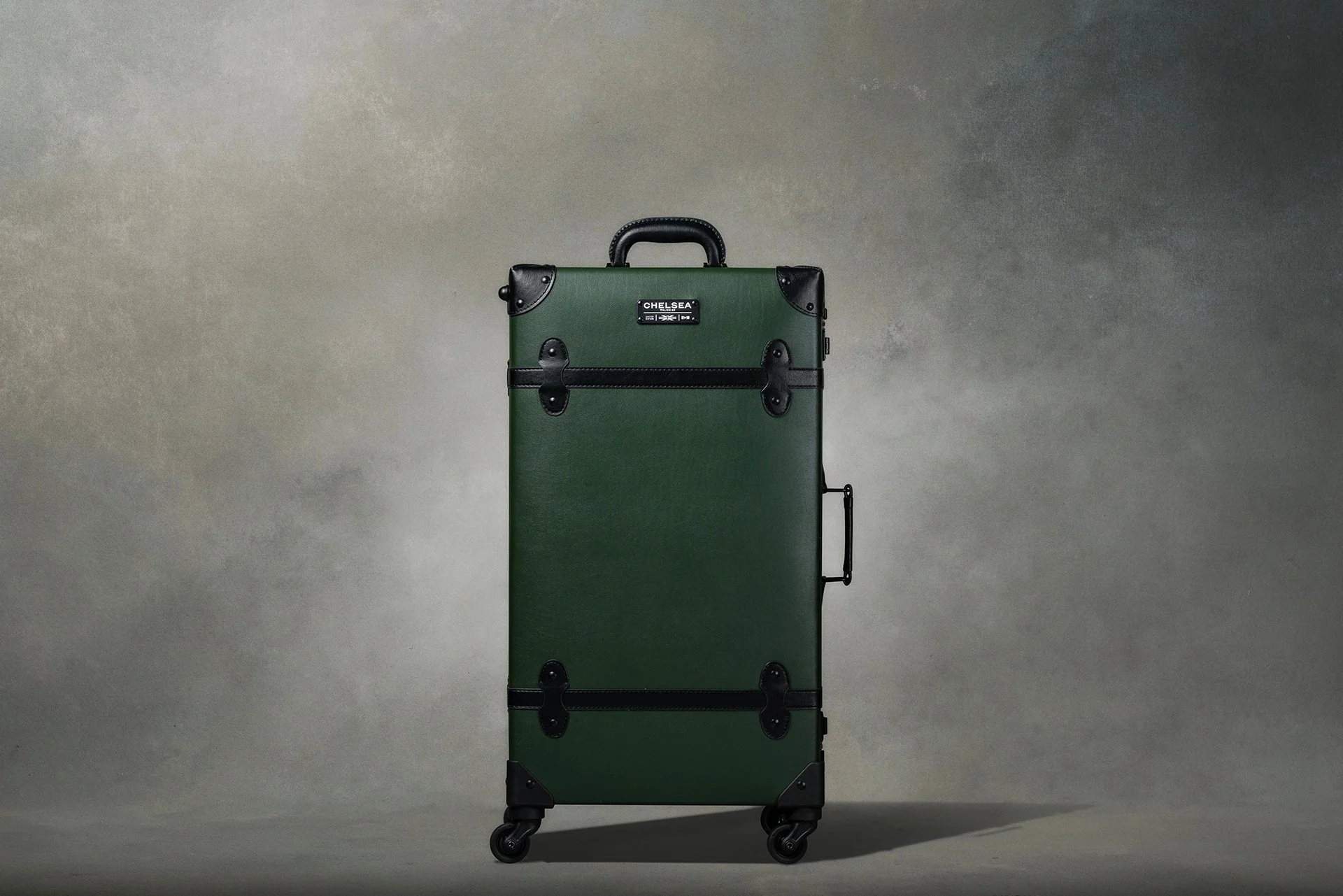 Chelsea Truck Company Vintage Inspired Travel Luggage Set - Image 8
