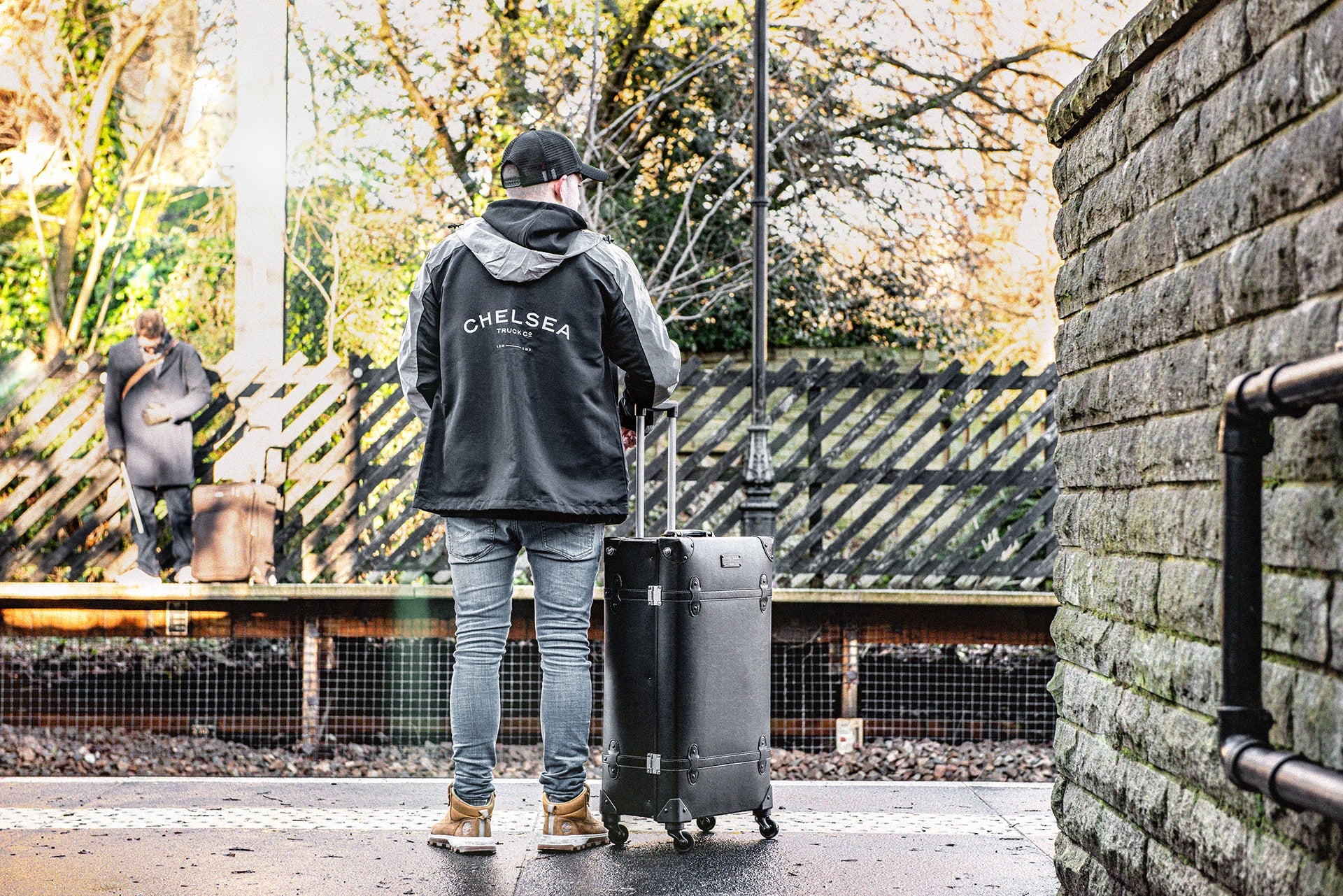 Chelsea Truck Company Vintage Inspired Travel Luggage Set - Image 14