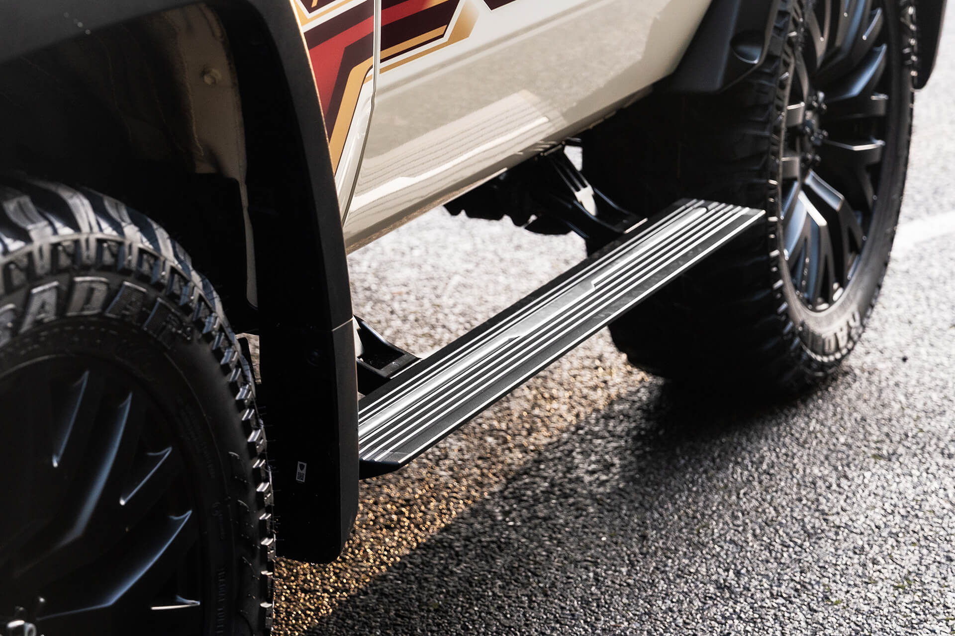 Electric Side Steps for Toyota Land Cruiser 70 2 Door (2023 Onwards) - Image 7