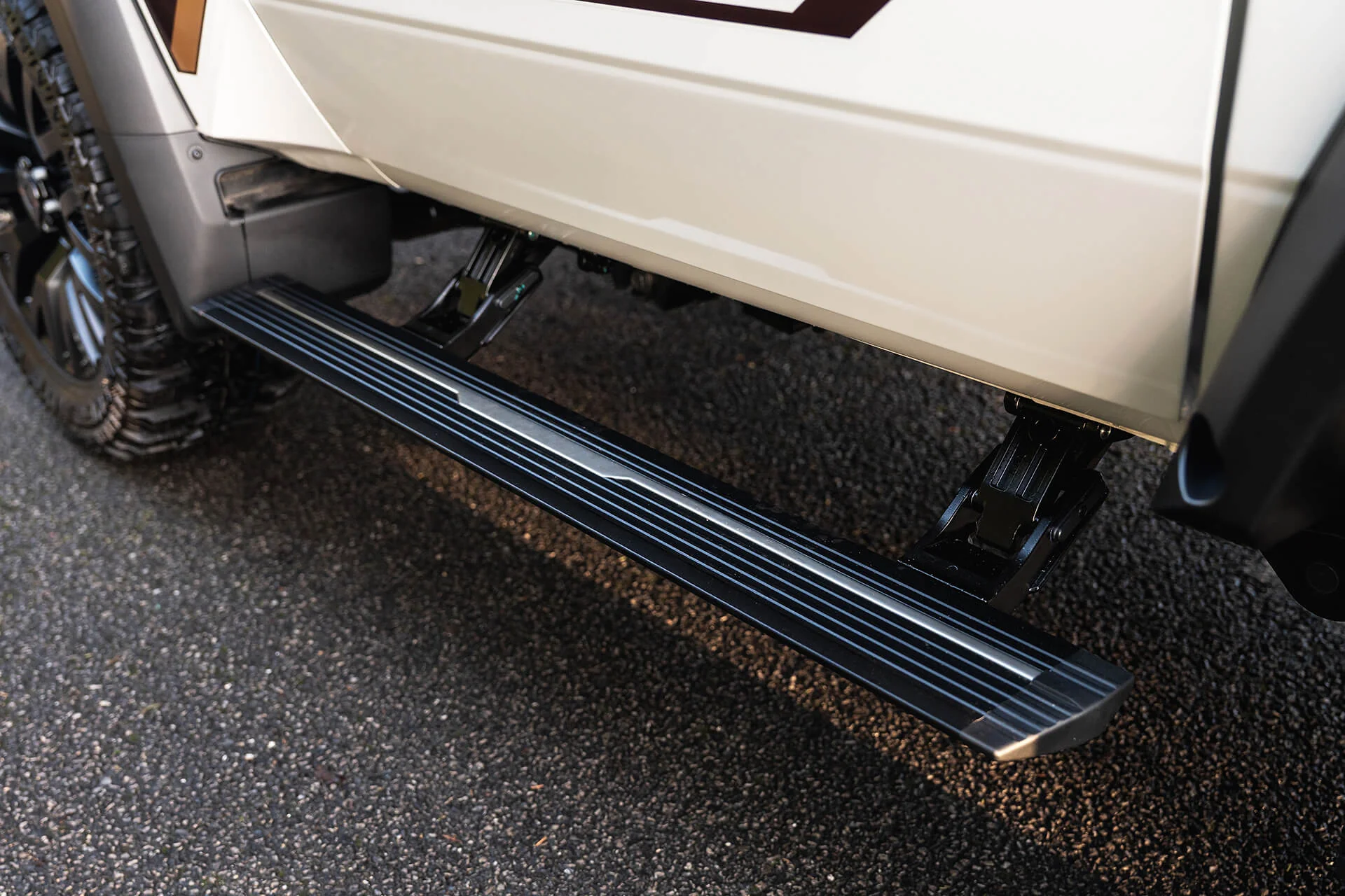Electric Side Steps for Toyota Land Cruiser 70 2 Door (2023 Onwards) - Image 8