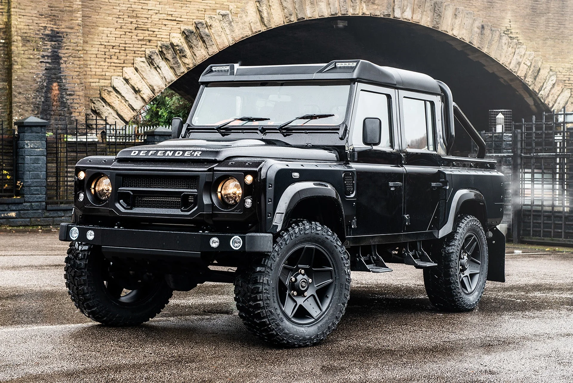 Land Rover Defender (1991-2016) Front Roof Shield with Integrated LED Lights - Image 11