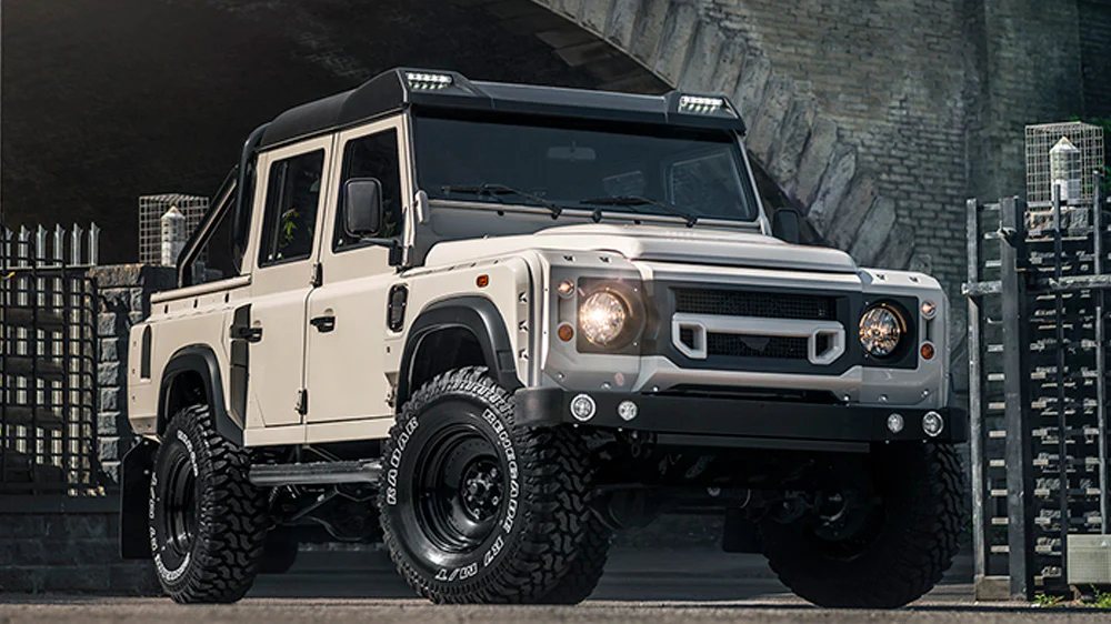 Land Rover Defender (1991-2016) Front Roof Shield with Integrated LED Lights - Image 3