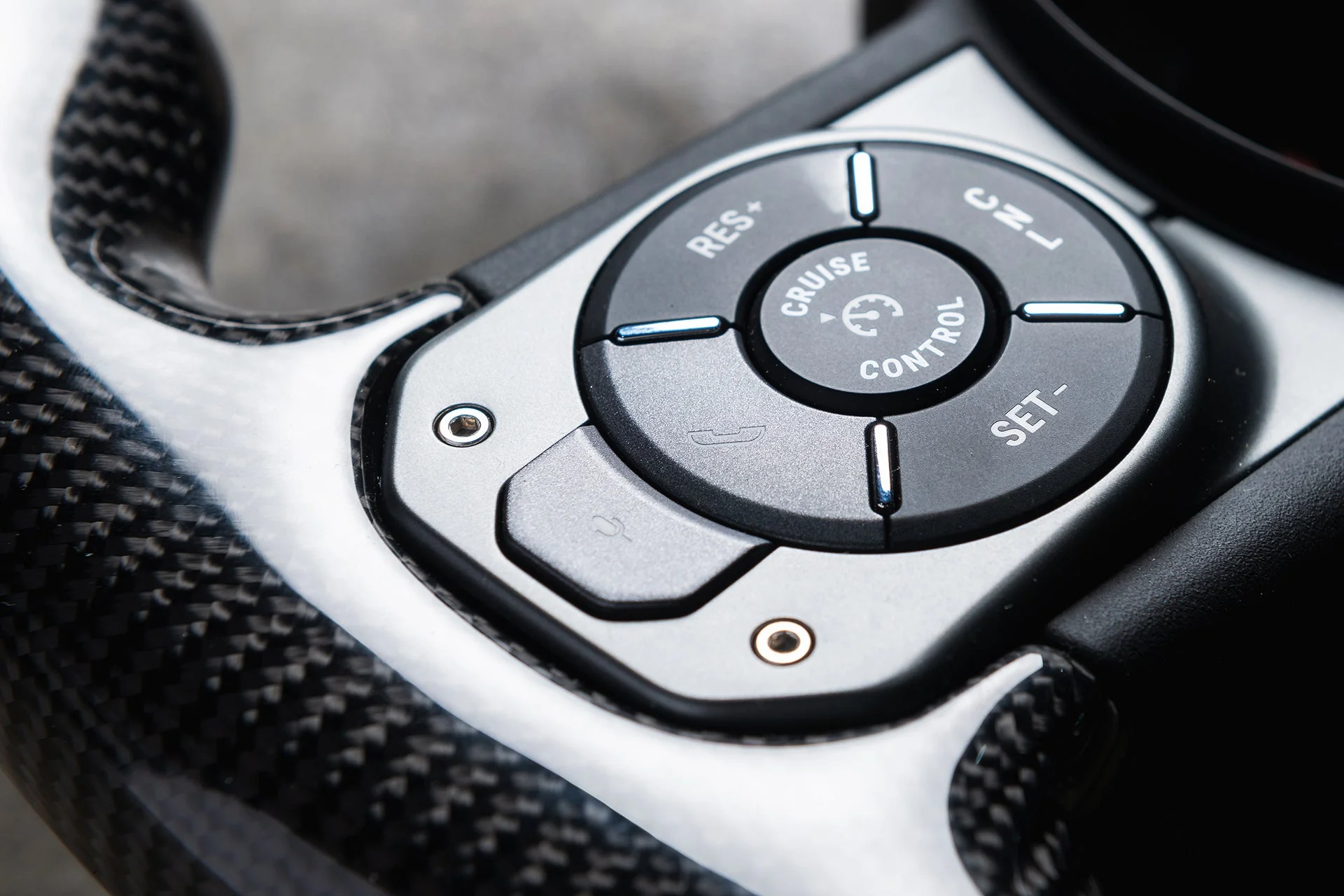 INEOS Grenadier (2023 Onwards) Carbon Steering Wheel - Image 12
