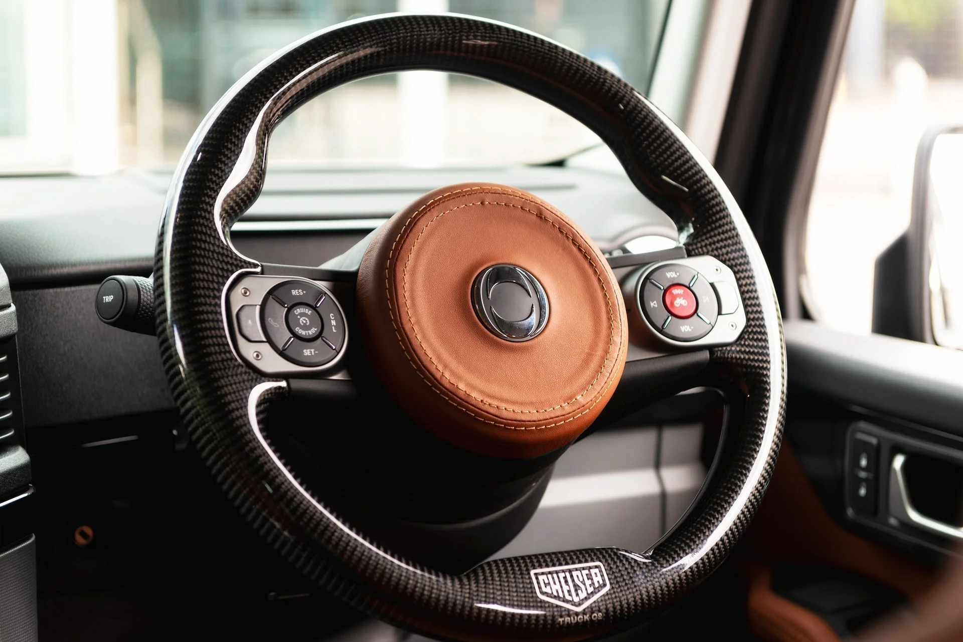 INEOS Grenadier (2023 Onwards) Carbon Steering Wheel - Image 3