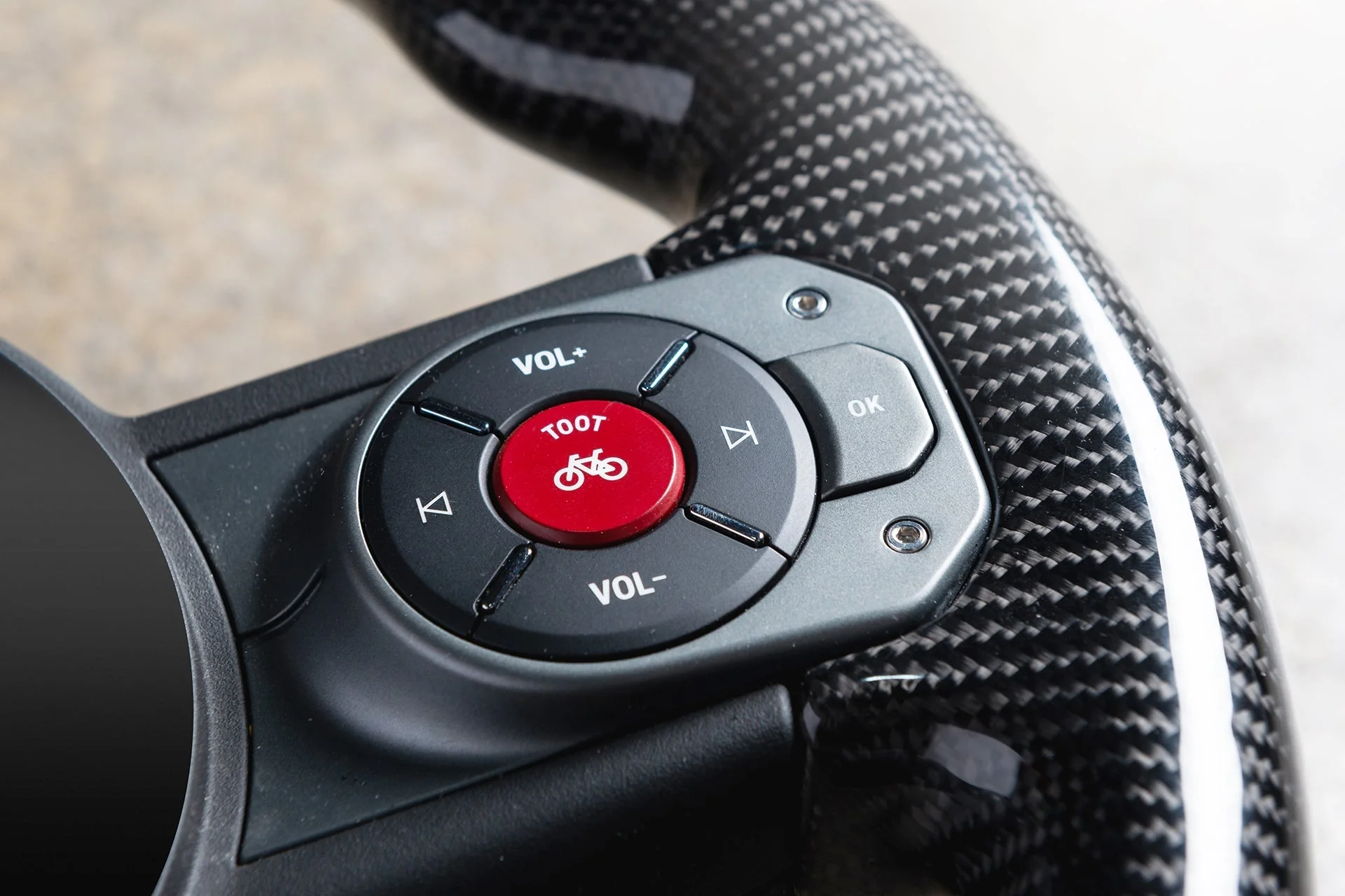 INEOS Grenadier (2023 Onwards) Carbon Steering Wheel - Image 4