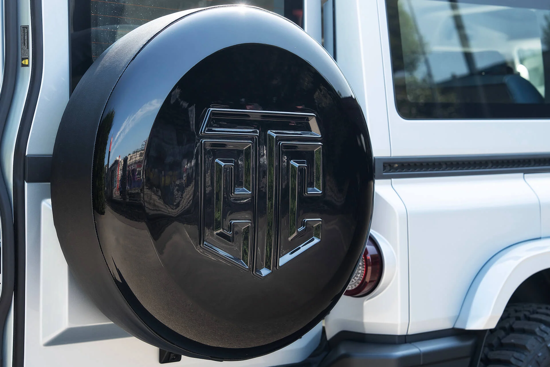 INEOS Grenadier (2023 Onwards) Crest Logo Hard Spare Wheel Cover - Image 11