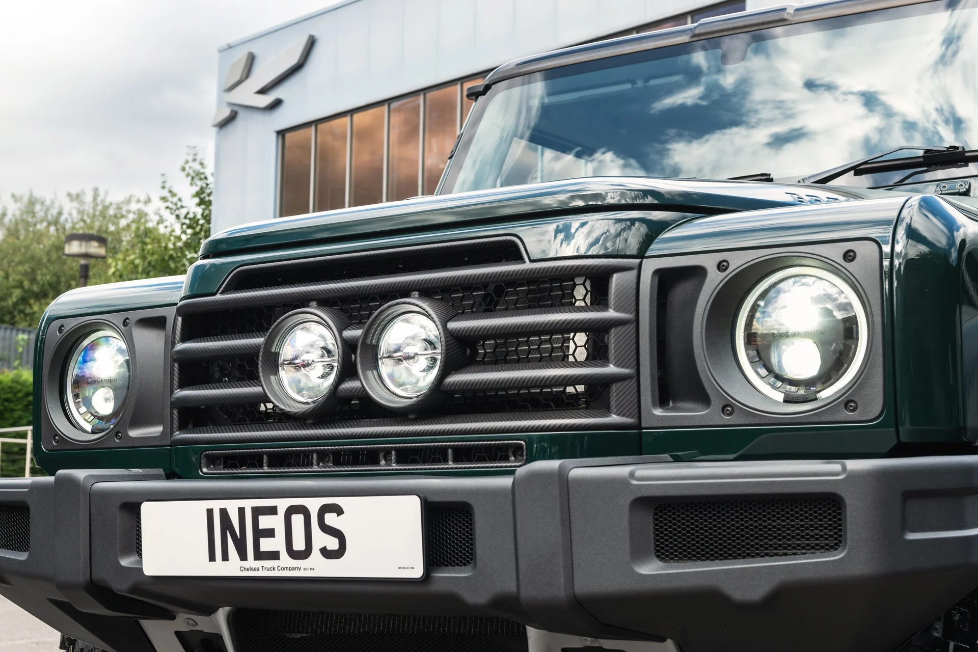 INEOS Grenadier (2023 Onwards) Exposed Matte Carbon Central Lamp Dakar Front Grille - Image 16