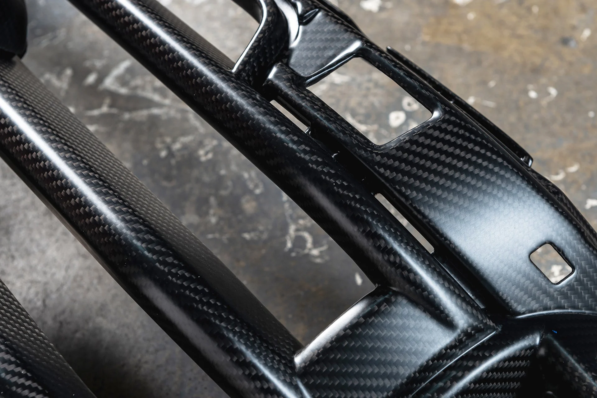 INEOS Grenadier (2023 Onwards) Exposed Matte Carbon Central Lamp Dakar Front Grille - Image 19