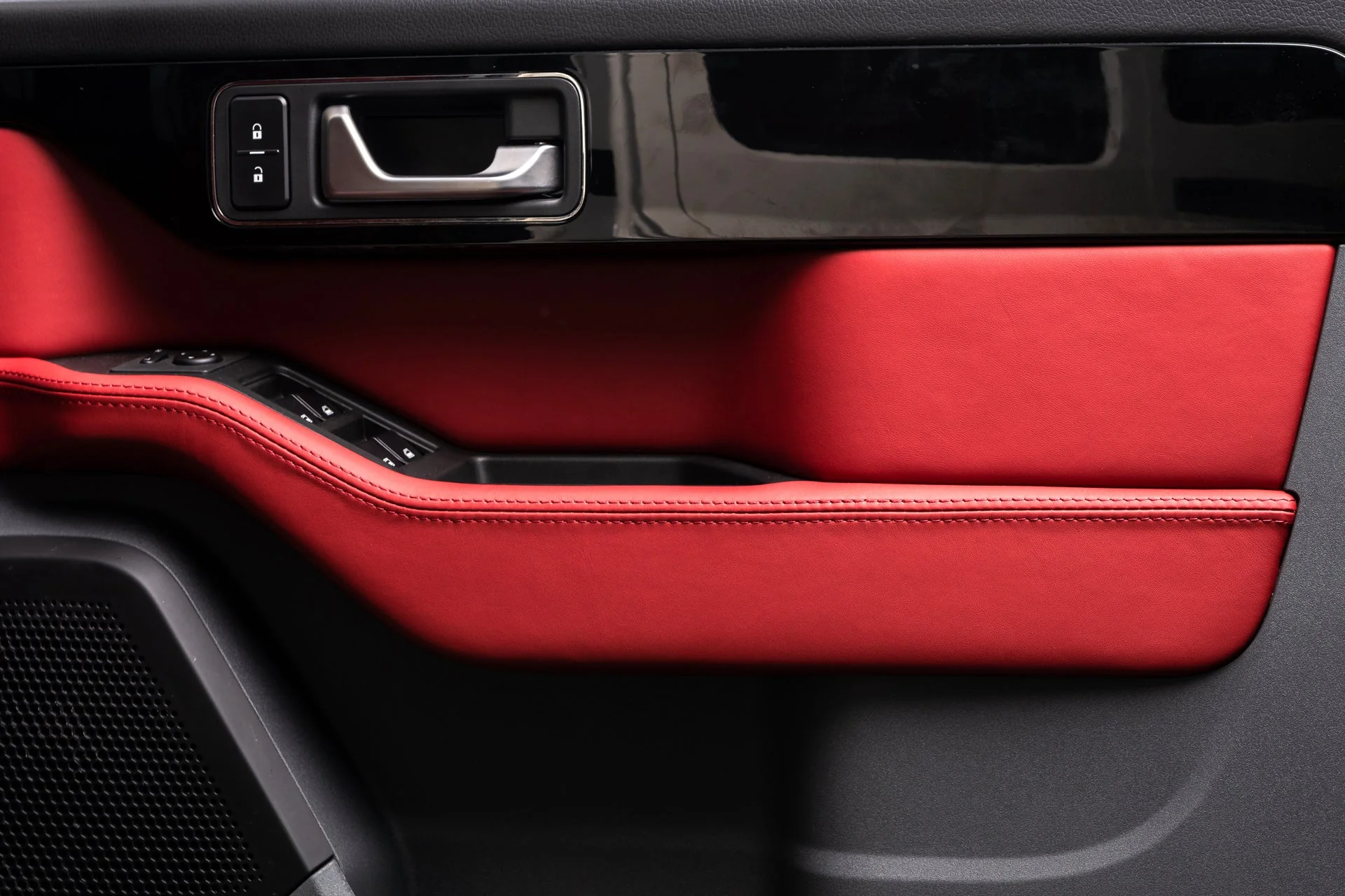INEOS Grenadier (2023 Onwards) Sport Seat Leather Interior - Image 12