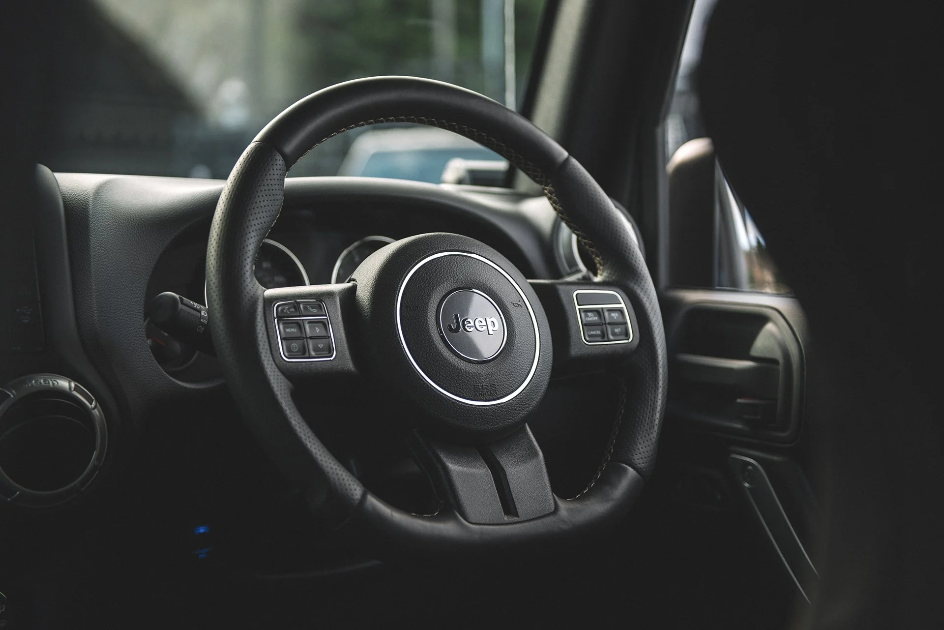 Jeep Wrangler JK (2007-2018) Sport Steering Wheel - Image 2