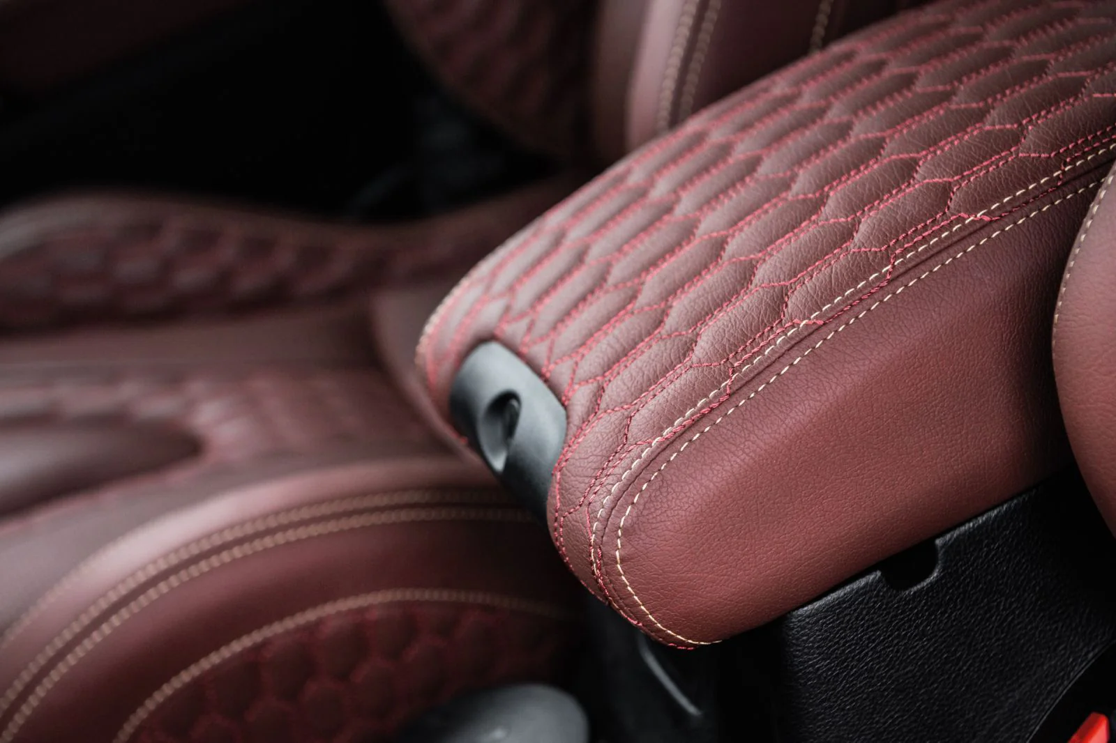 Jeep Wrangler JK (2007-2018) Centre Glovebox - Image 2
