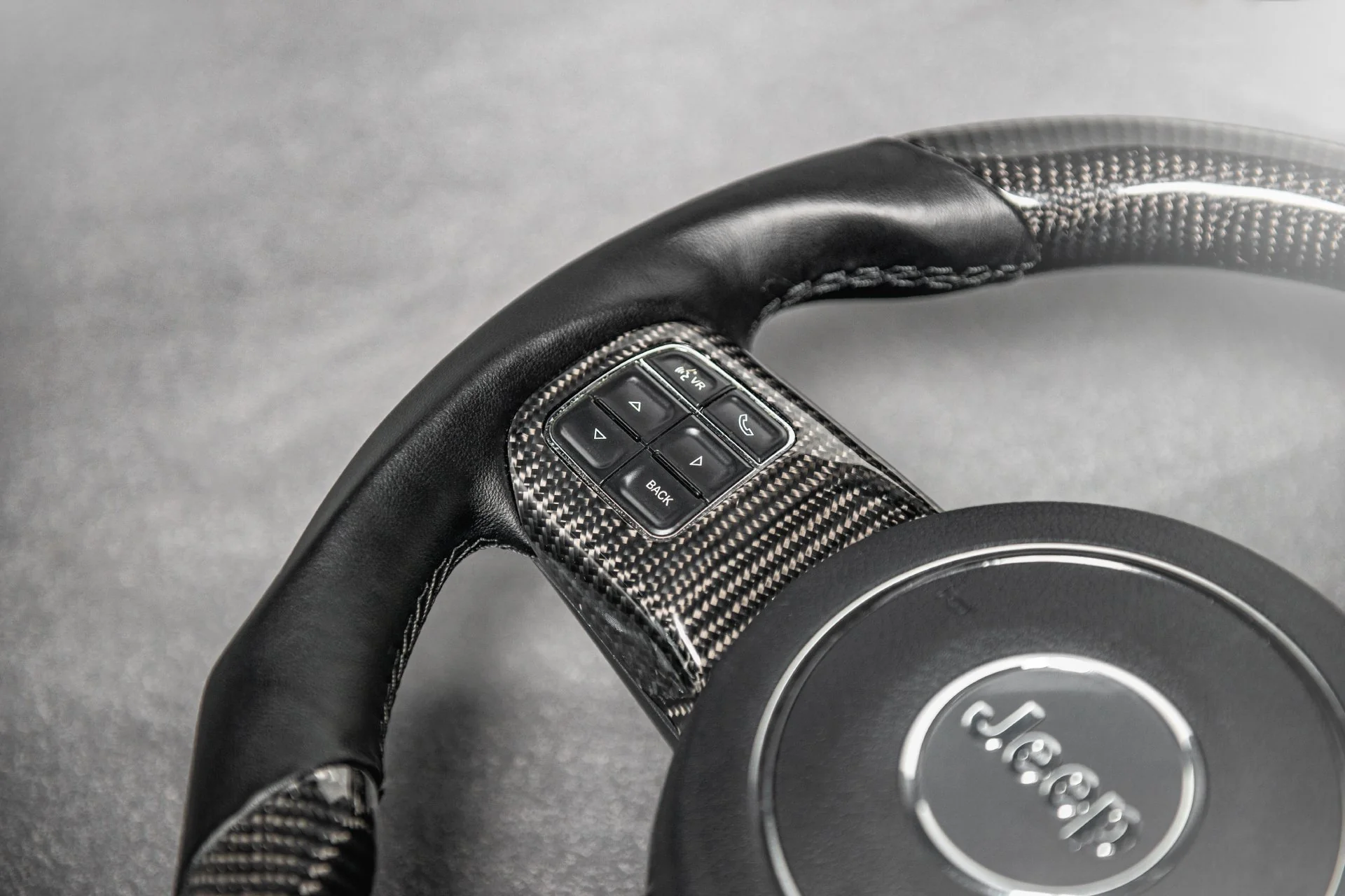 Jeep Wrangler JK (2011-2018) Exposed Carbon Steering Wheel - Image 3