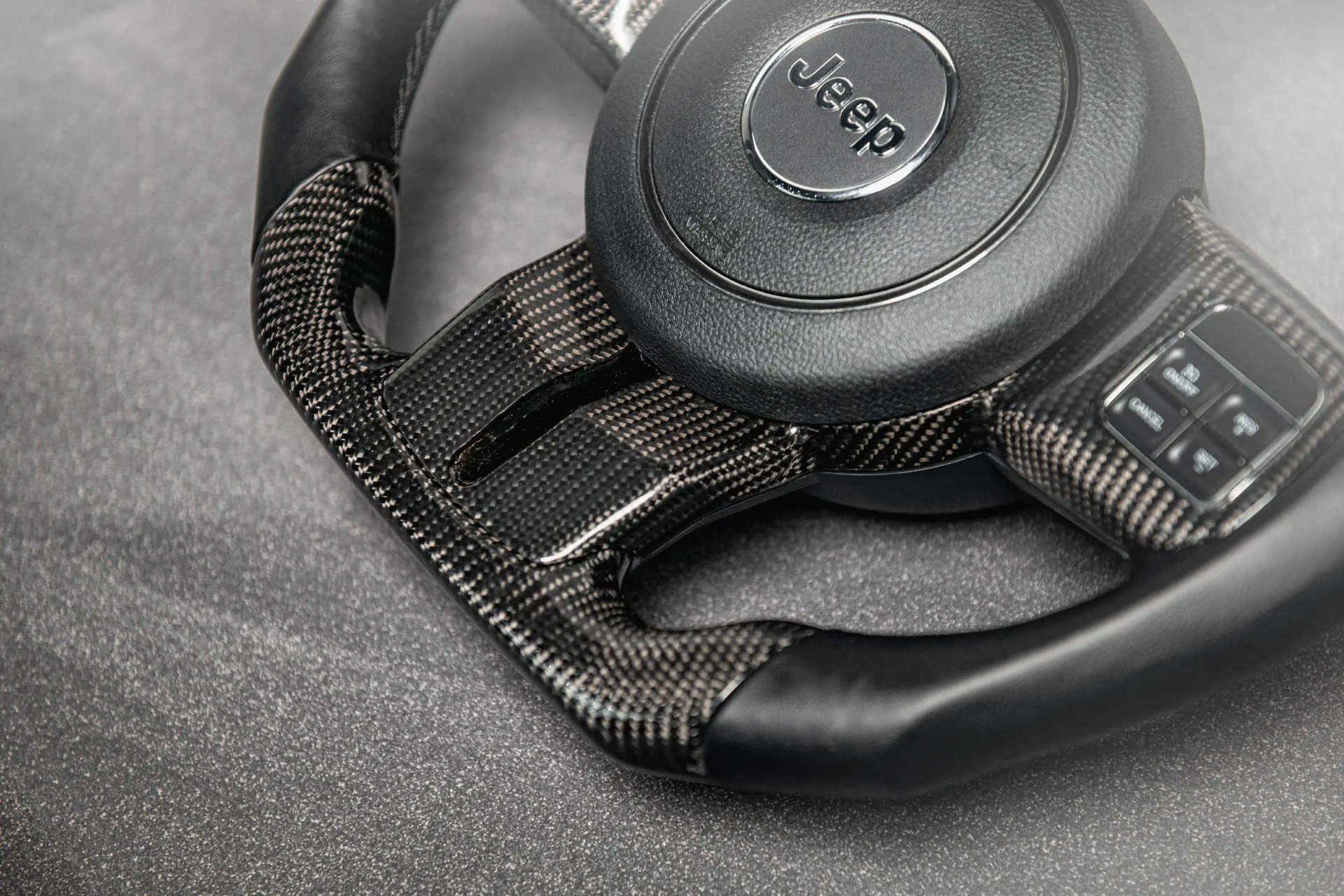 Jeep Wrangler JK (2011-2018) Exposed Carbon Steering Wheel - Image 5