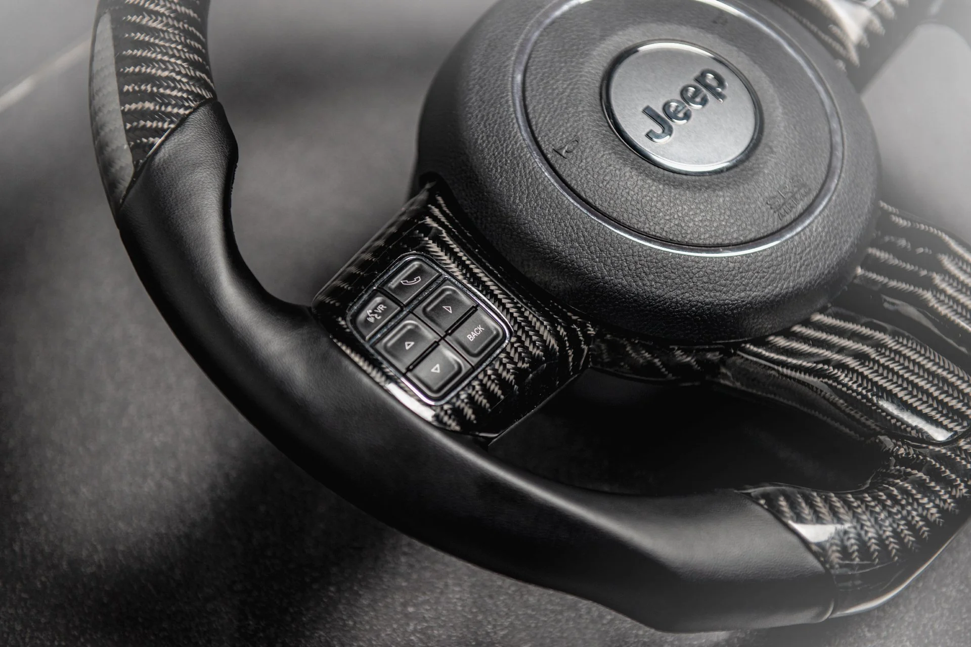 Jeep Wrangler JK (2011-2018) Exposed Carbon Steering Wheel - Image 4
