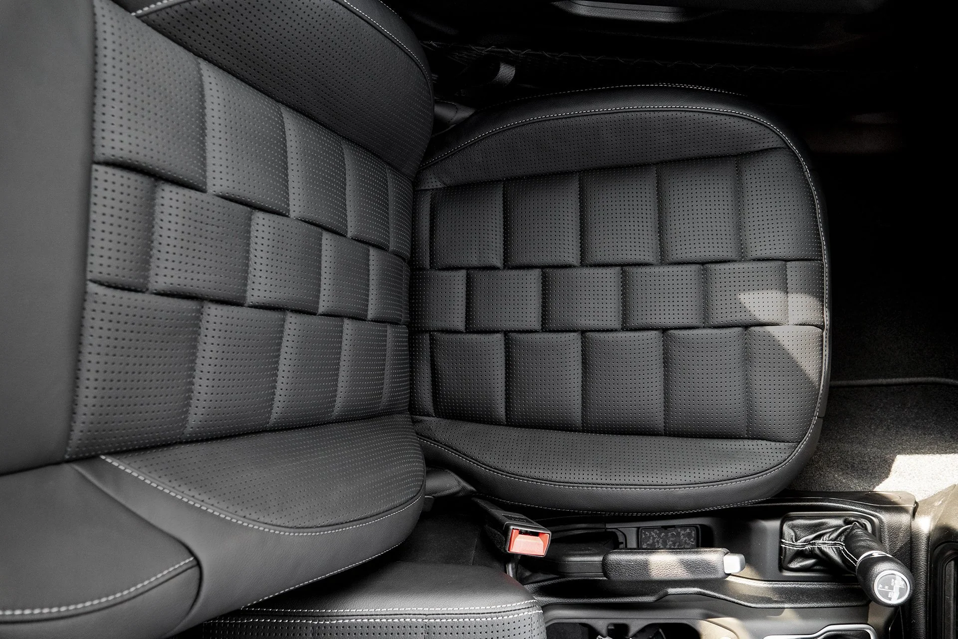 Jeep Wrangler JL 2 Door (2018 Onwards) Comfort Leather Interior - Image 16