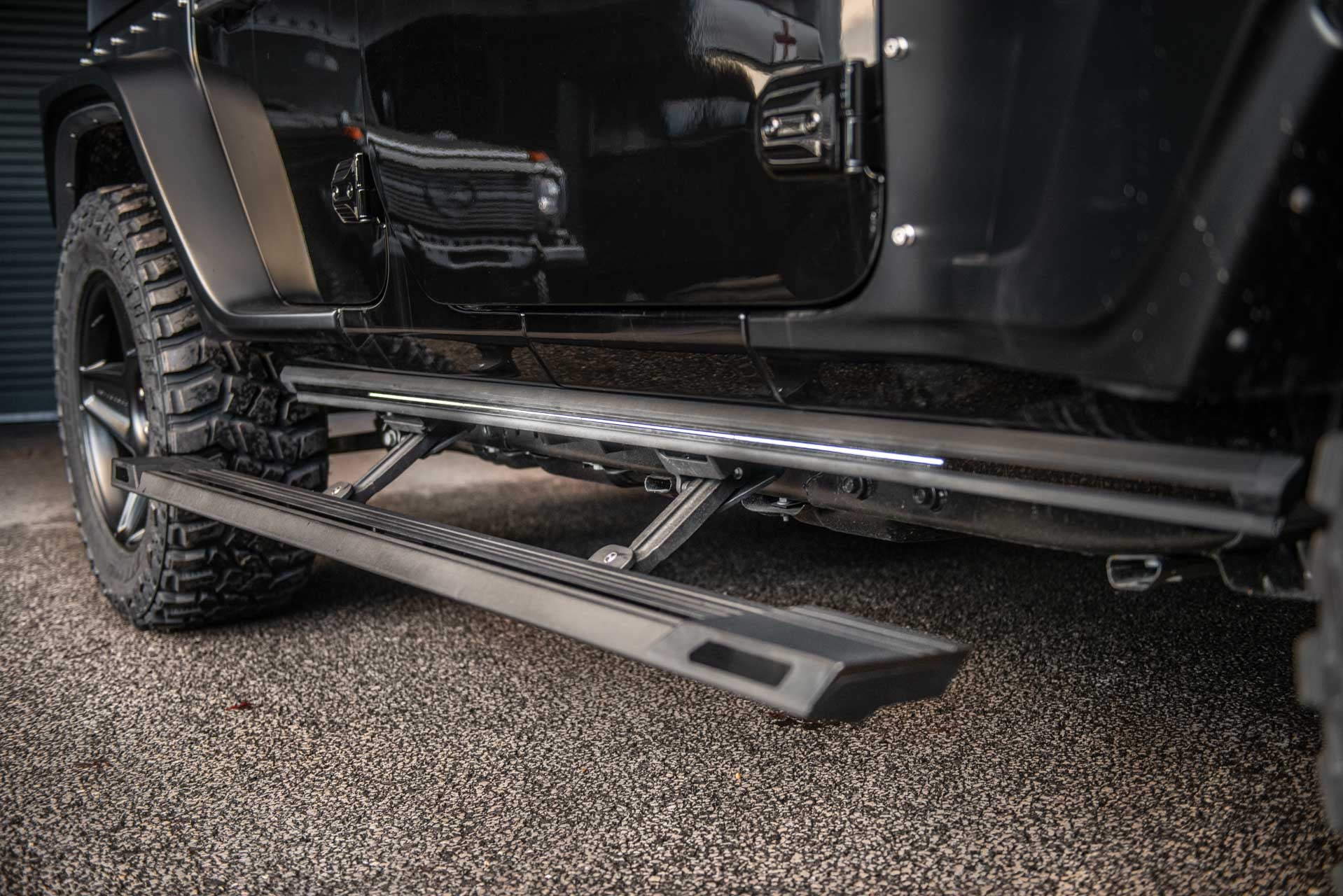 Jeep Wrangler JL (2018 Onwards) 4 Door Electric Side Steps with lights (running boards) - Image 11