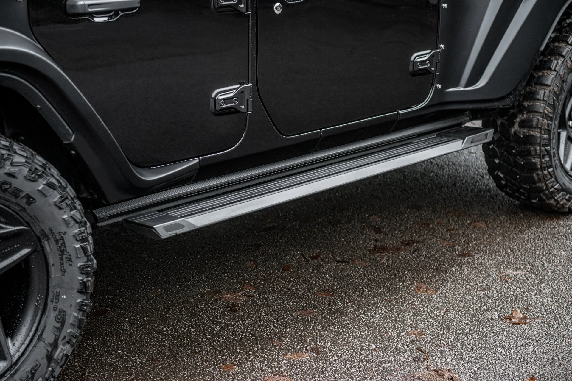 Jeep Wrangler JL (2018 Onwards) 4 Door Electric Side Steps with lights (running boards) - Image 7