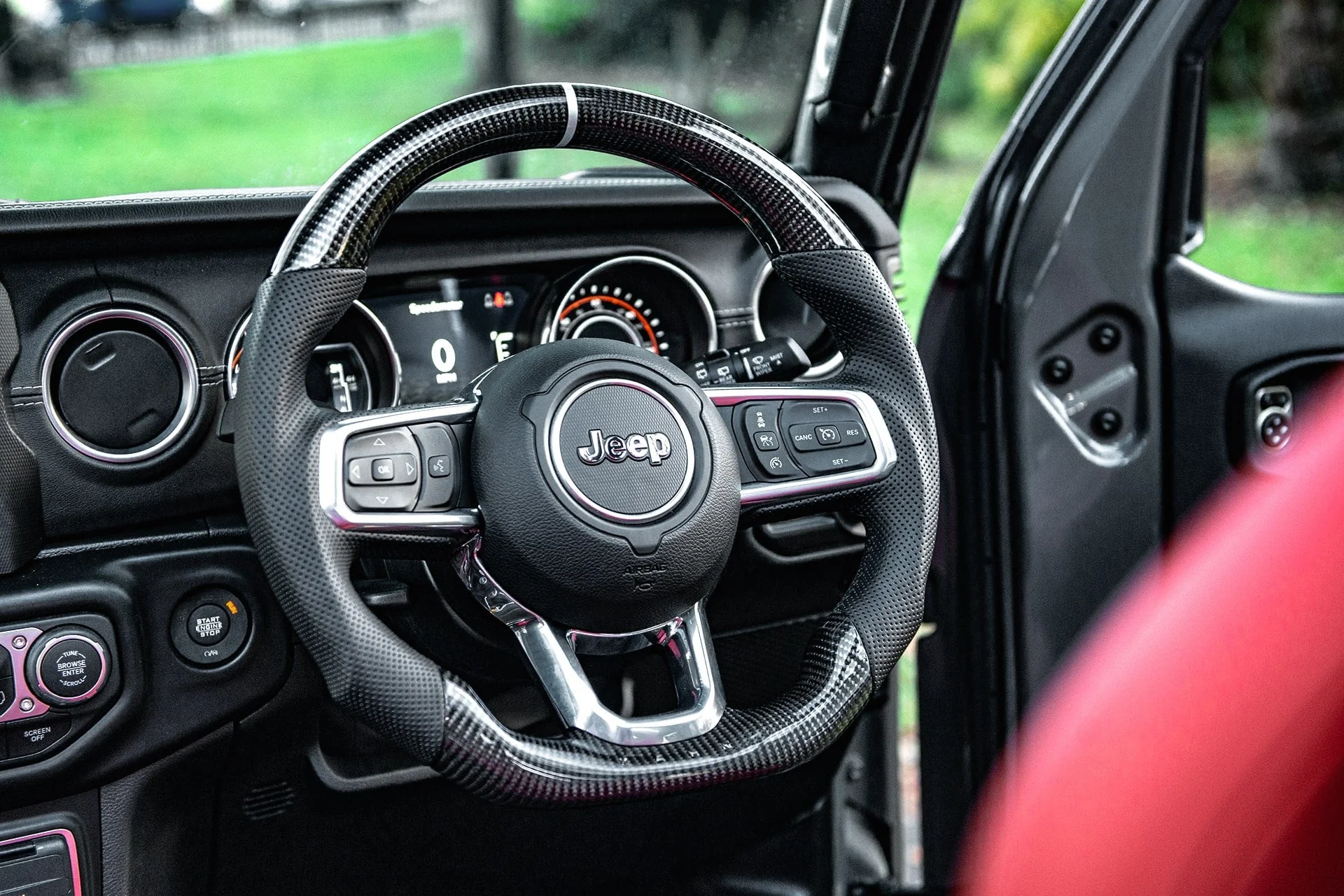 Jeep Wrangler JL (2018 Onwards) Carbon Sports Heated Steering Wheel with Kahn Lettering - Image 3