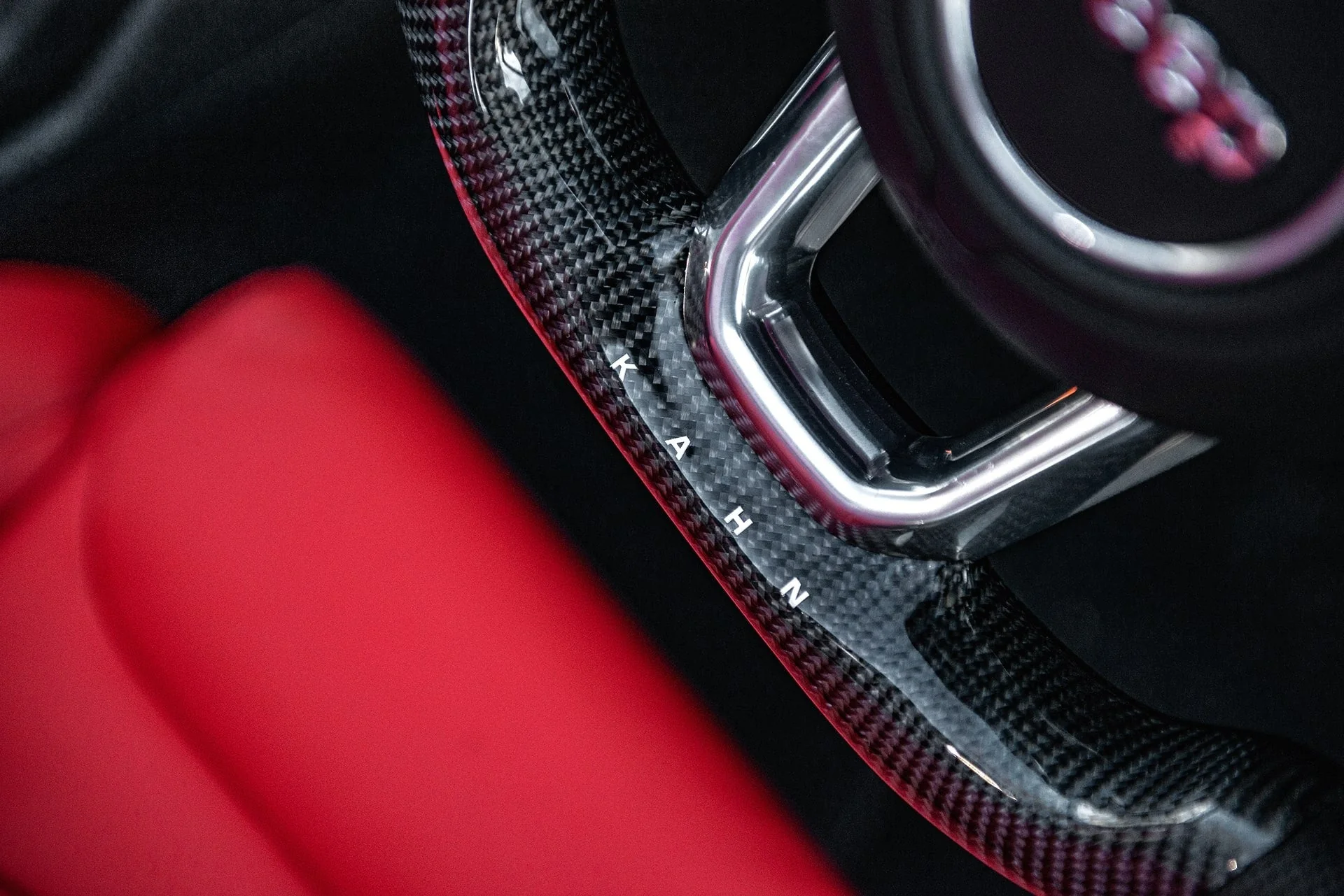 Jeep Wrangler JL (2018 Onwards) Carbon Sports Heated Steering Wheel with Kahn Lettering - Image 6