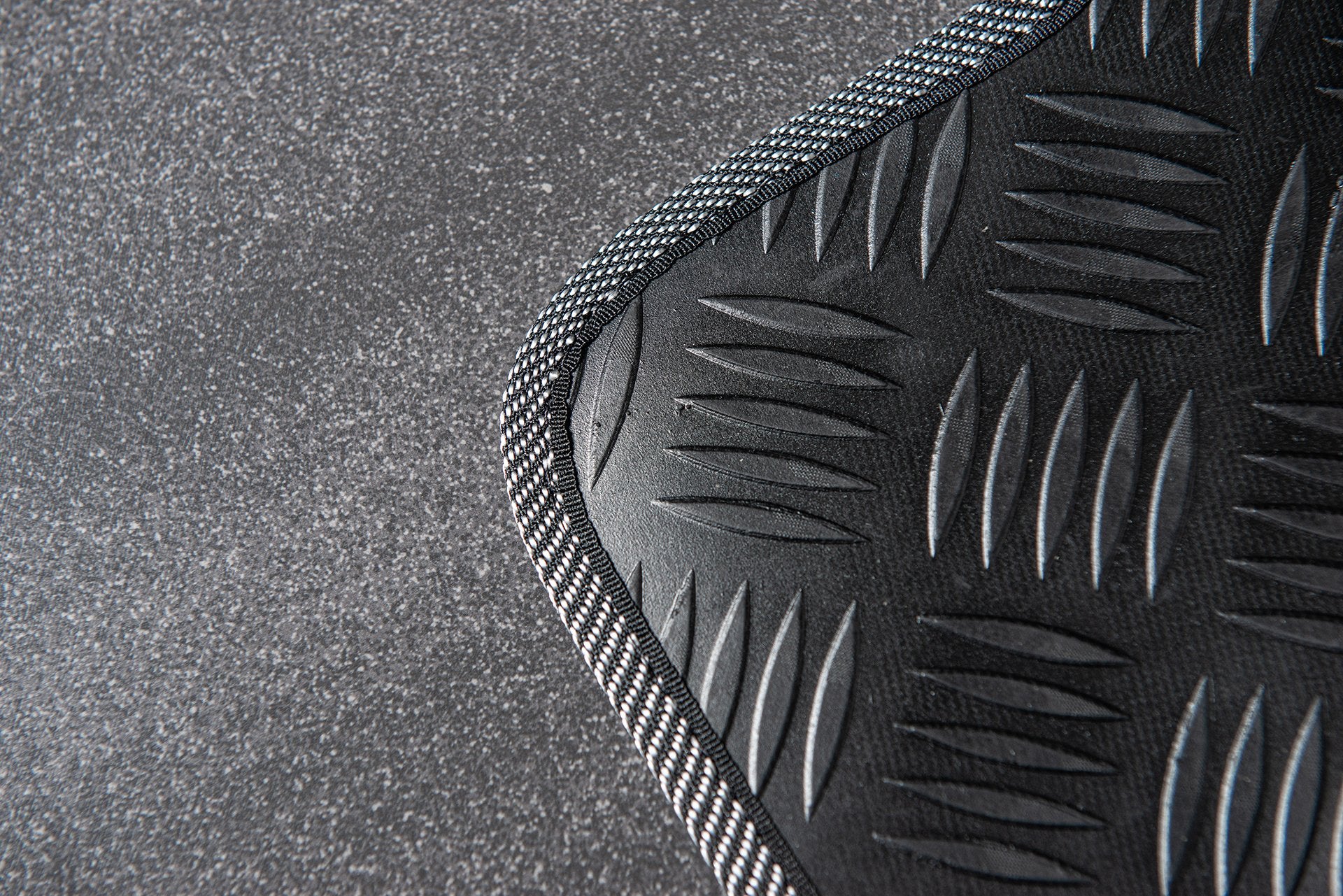 JEEP WRANGLER JL (2018 Onwards) CHEQUERED RUBBER MATS - 2 Door - Image 6
