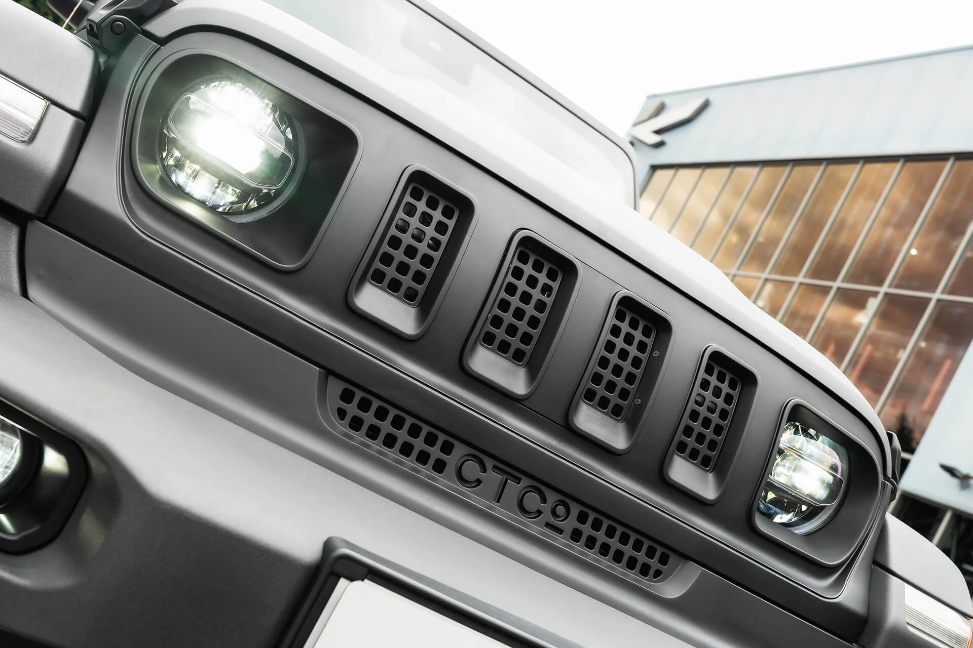 JEEP WRANGLER JL (2018 Onwards) IRONMAN 4 SLOT FRONT GRILLE - Image 9