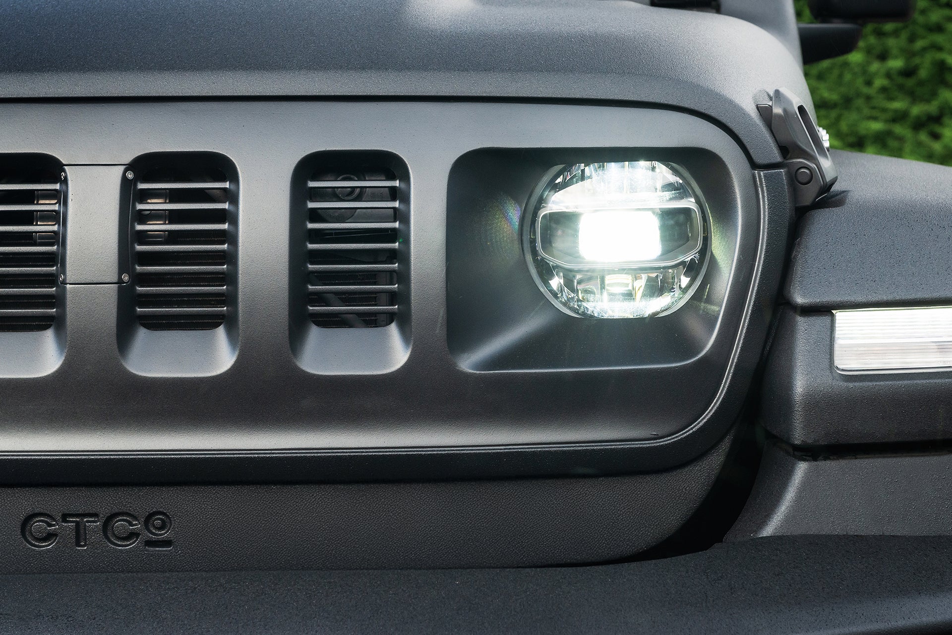 JEEP WRANGLER JL (2018 Onwards) SLIMLINE 4 SLOT FRONT GRILLE - Image 16