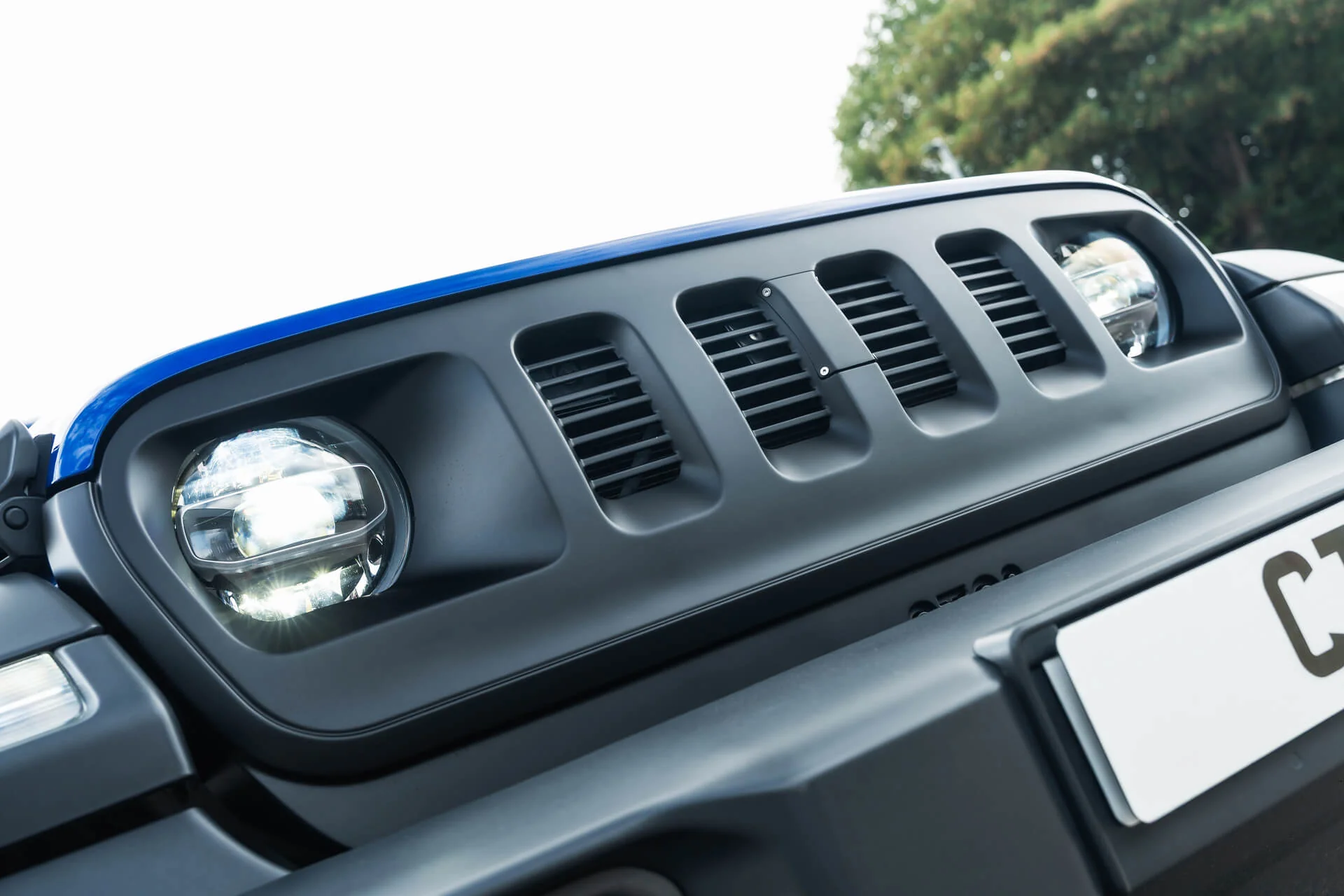JEEP WRANGLER JL (2018 Onwards) SLIMLINE 4 SLOT FRONT GRILLE - Image 35