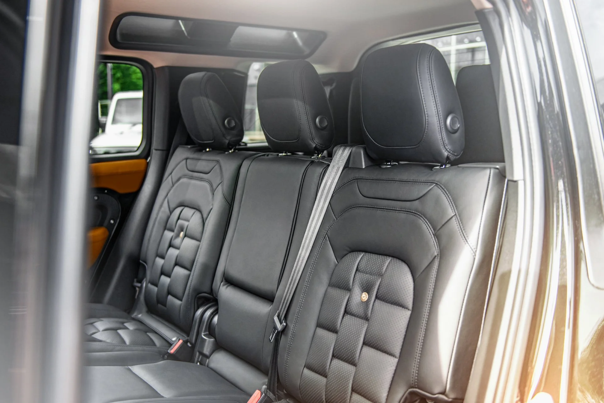 Land Rover Defender 110 (2020 Onwards) Environment 1: Upper, Middle and Lower Interior - Image 8