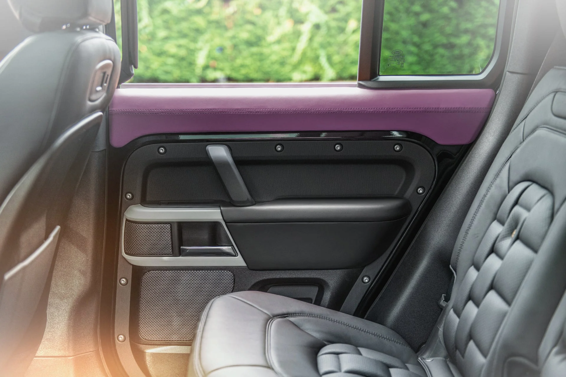 Land Rover Defender 110 (2020 Onwards) Environment 2: Upper and Lower Volcanic Pink Interior - Image 4