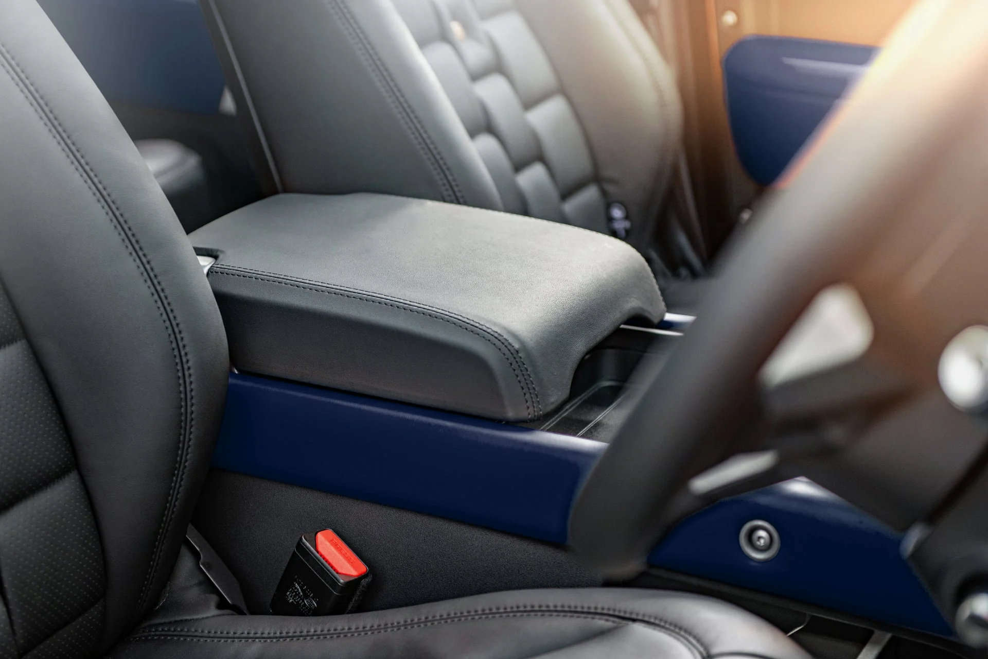 Land Rover Defender 110 (2020 Onwards) Environment 3: Middle and Lower volcanic blue Interior - Image 2