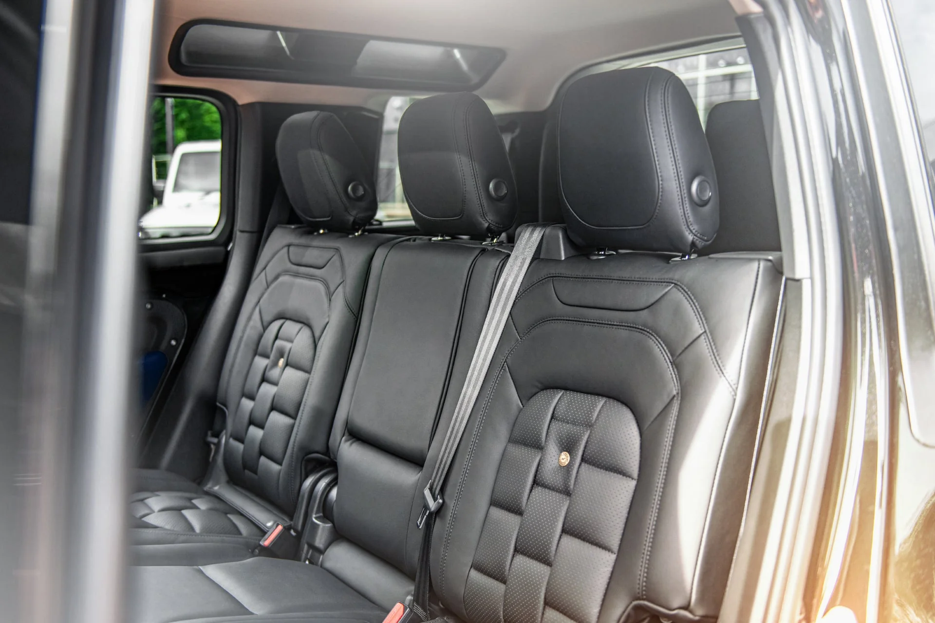 Land Rover Defender 110 (2020 Onwards) Environment 3: Middle and Lower volcanic blue Interior - Image 8
