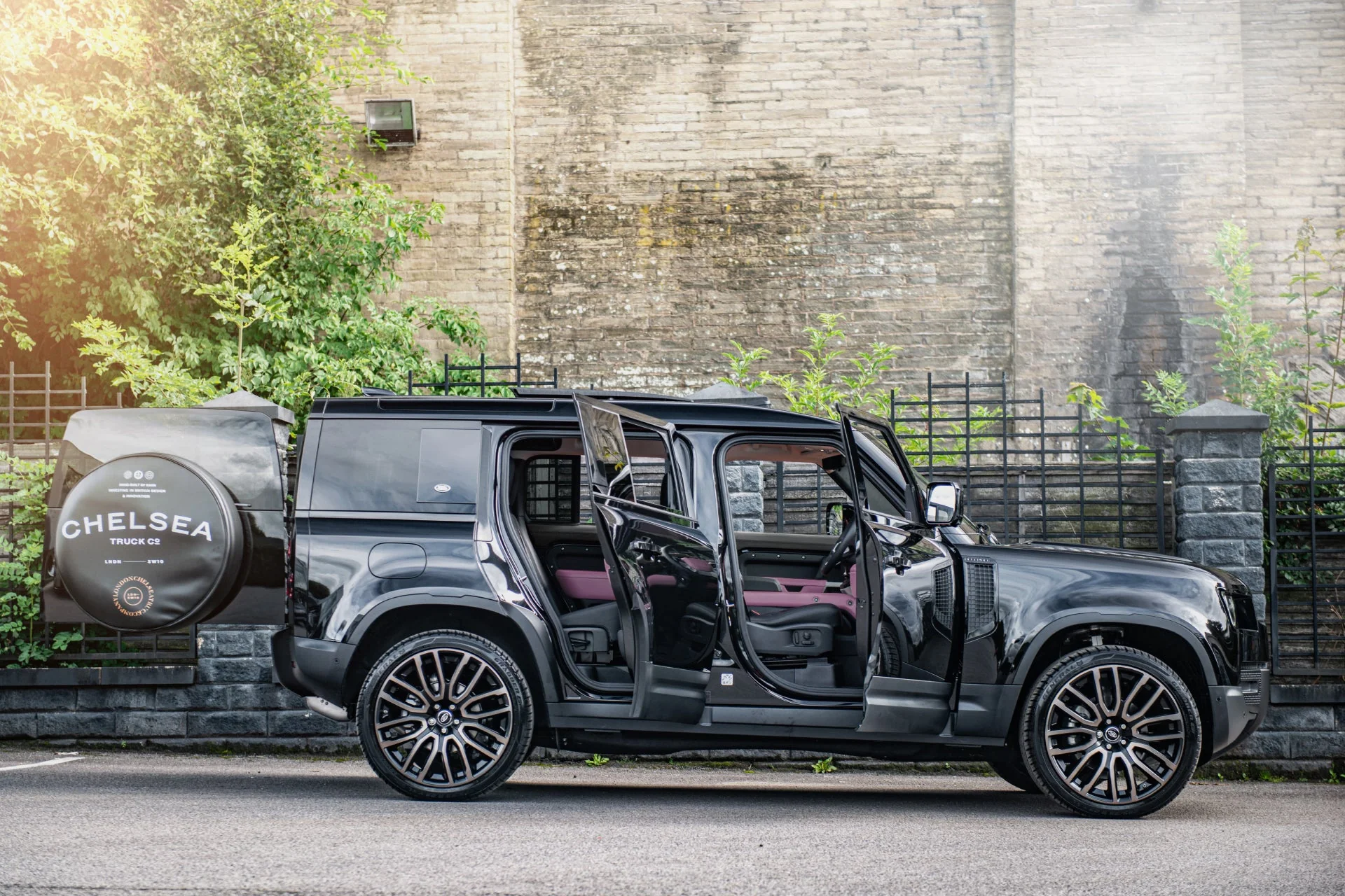 Land Rover Defender 110 (2020 Onwards) Environment 3: Middle and Lower Volcanic Pink Interior - Image 10