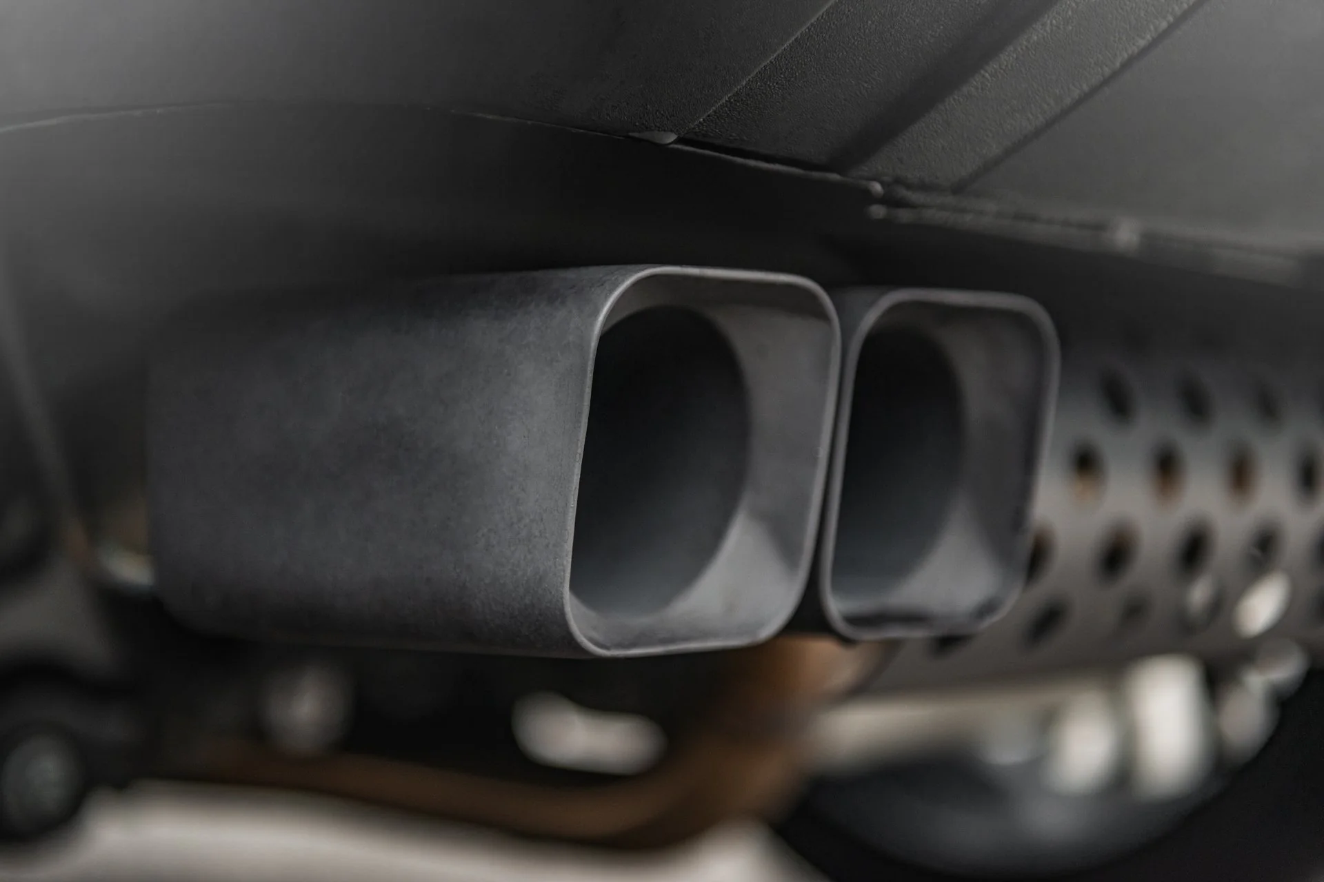 Land Rover Defender 110 -P400 3.0 Petrol (2020 Onwards) Quad Exhaust System - Image 3