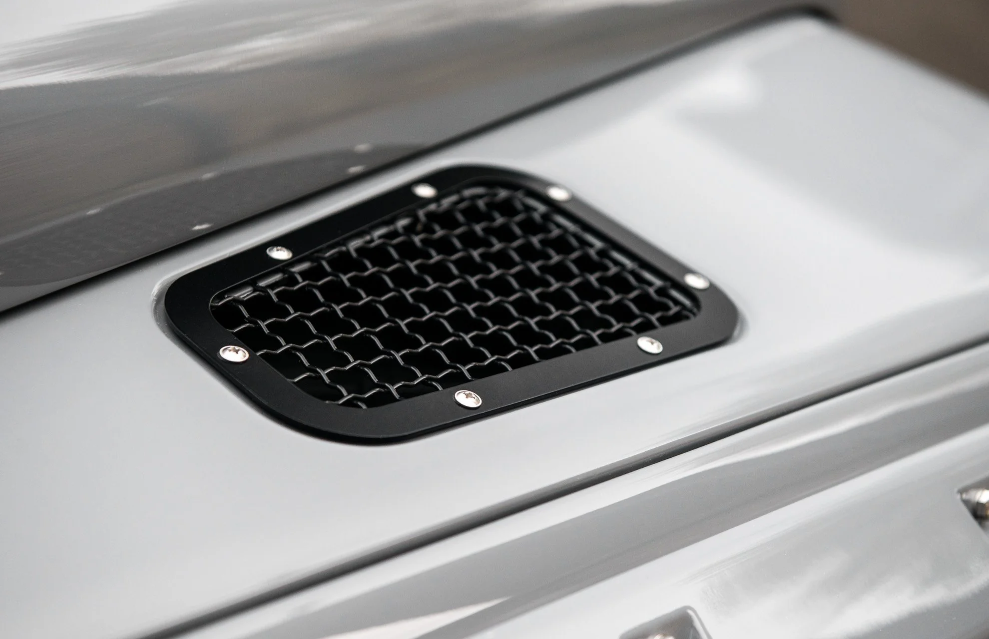 Land Rover Defender (1991-2016) Bonnet Vents With Stainless Steel Mesh (Pair) - Image 3