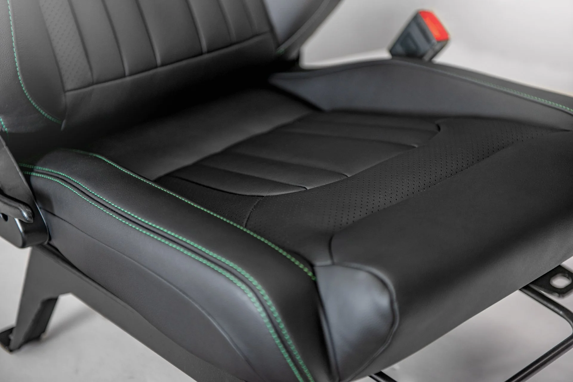 Land Rover Defender (1991-2016) Lightweight Vegan Leather Heritage Sport Seats - Image 17