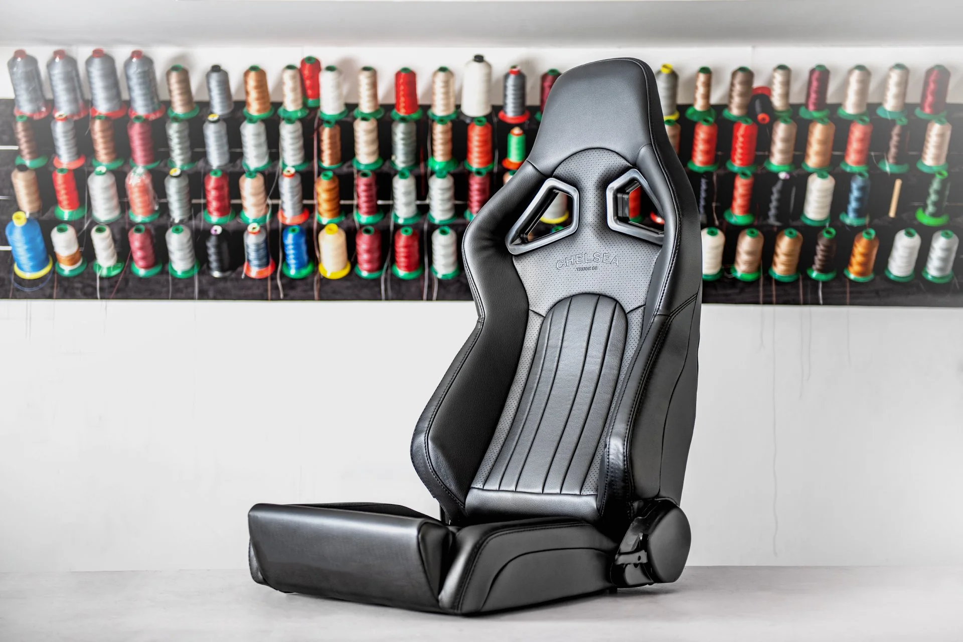 Land Rover Defender (1991-2016) Lightweight Vegan Leather Heritage Sport Seats - Image 5