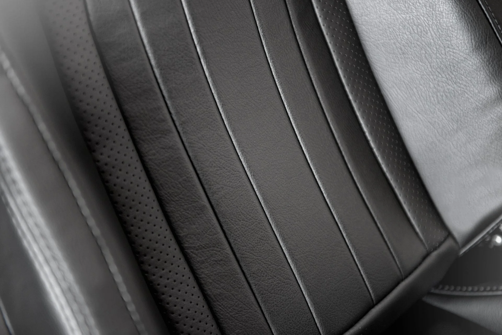 Land Rover Defender (1991-2016) Lightweight Vegan Leather Heritage Sport Seats - Image 9