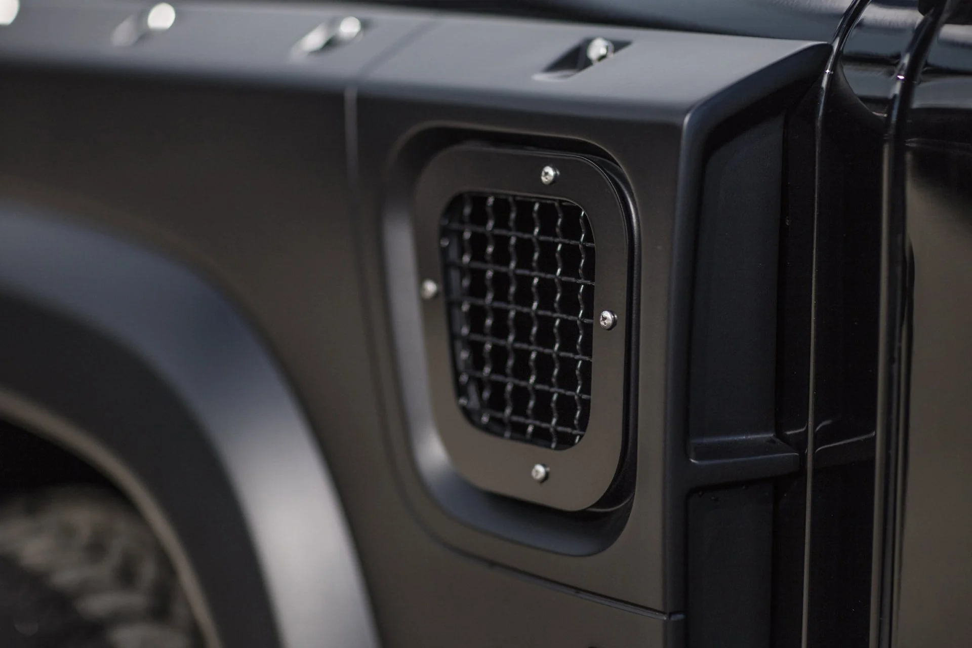 Land Rover Defender (1991-2016) Side Vents with Stainless Steel Mesh (Pair) - Image 4