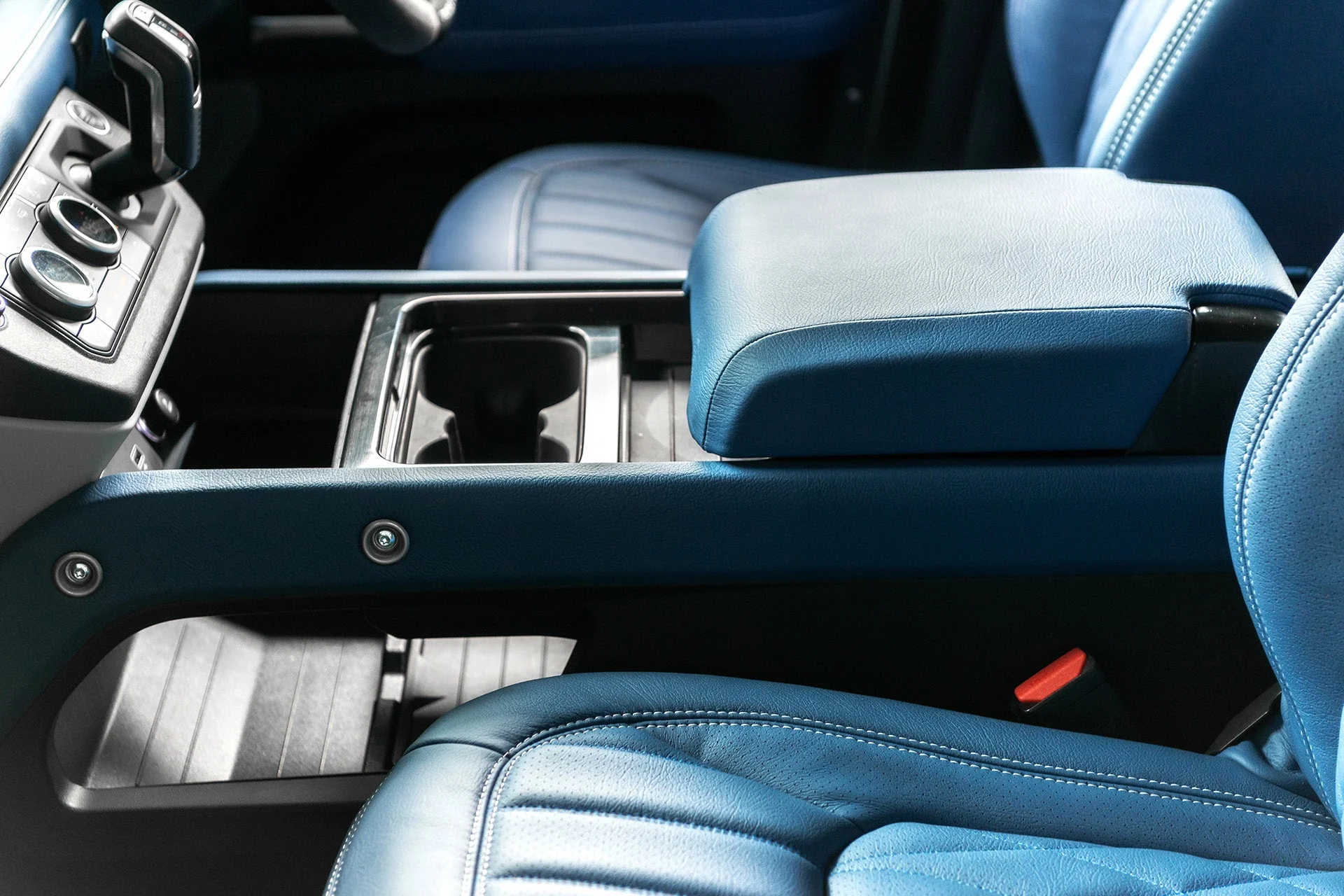 Land Rover Defender (2020 Onwards) Centre Console With Armrest - Image 7