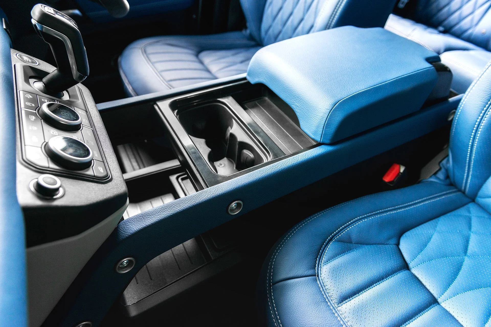 Land Rover Defender (2020 Onwards) Centre Console With Armrest - Image 8