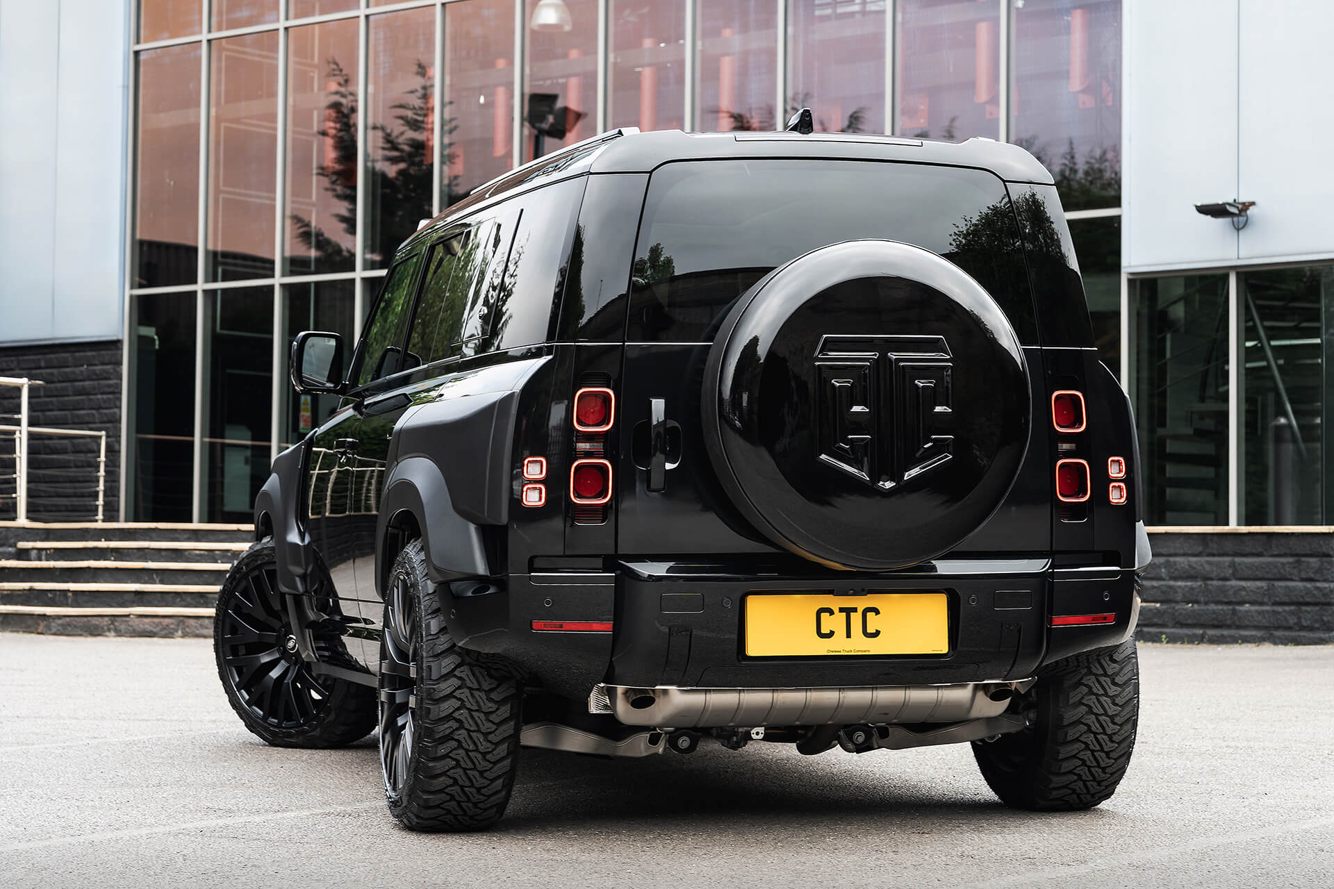 Land Rover Defender (2020 Onwards) CTC Crest Hard Spare Wheel Cover - Image 3