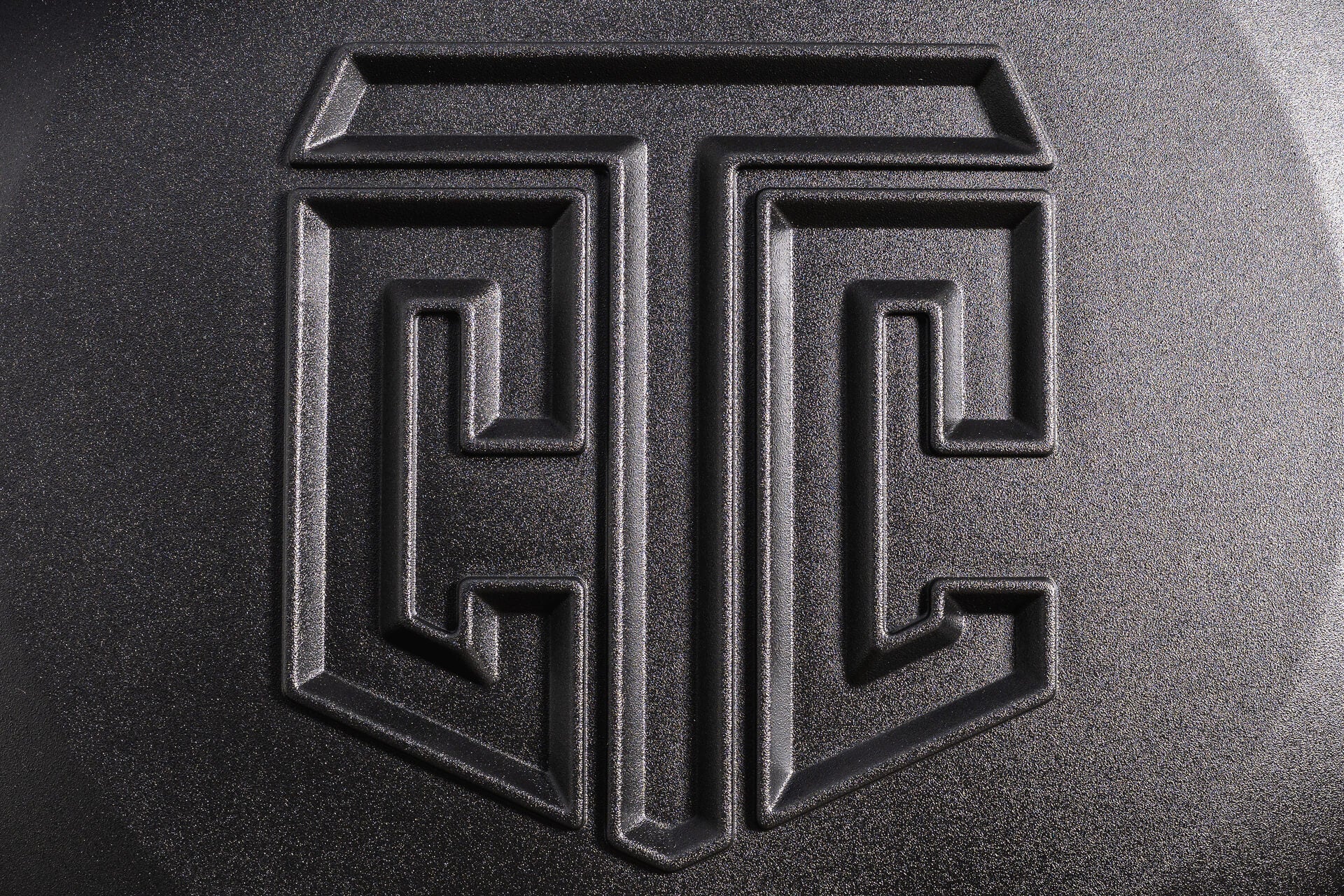Land Rover Defender (2020 Onwards) CTC Expedition Crest Hard Spare Wheel Cover - Image 8