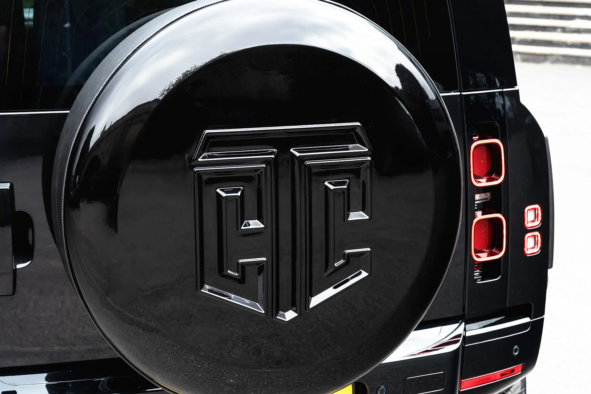 Land Rover Defender (2020 Onwards) CTC Crest Hard Spare Wheel Cover - Image 5